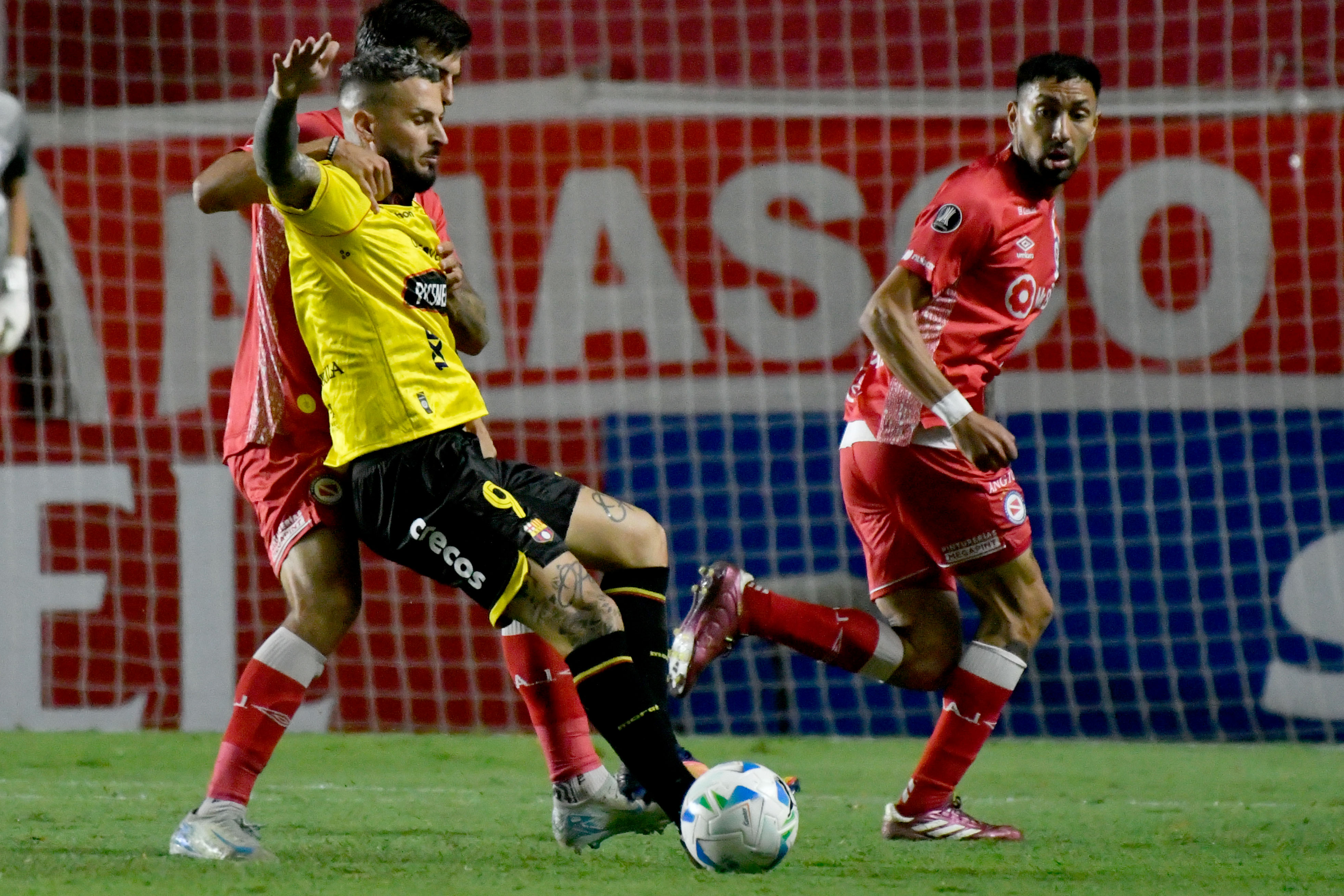 The "Bicho" from La Paternal faces the "Idolo del Astillero" in a key group stage clash at Diego Maradona Stadium Buenos Aires, Argentina – February 25, 2026: Barcelona SC striker Dario Benedetto (front) is fo...