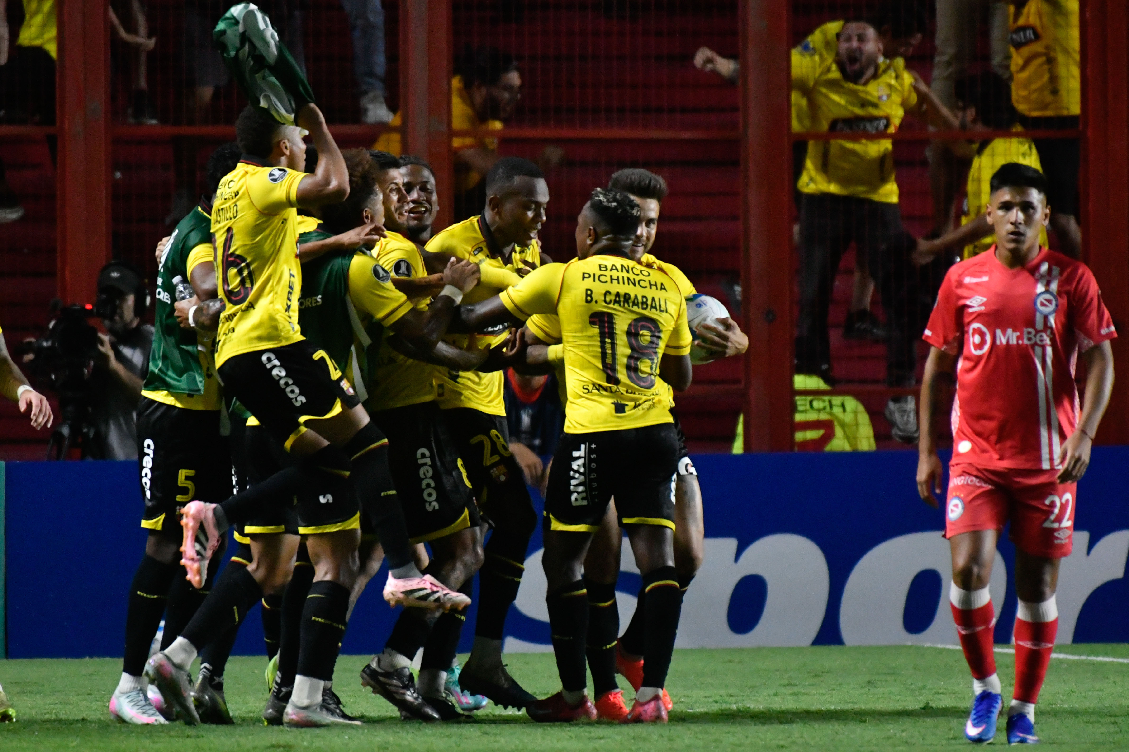 The "Bicho" from La Paternal faces the "Idolo del Astillero" in a key group stage clash at Diego Maradona Stadium Buenos Aires, Argentina – February 25, 2026: The players of Barcelona SC from Ecuador celebrate...
