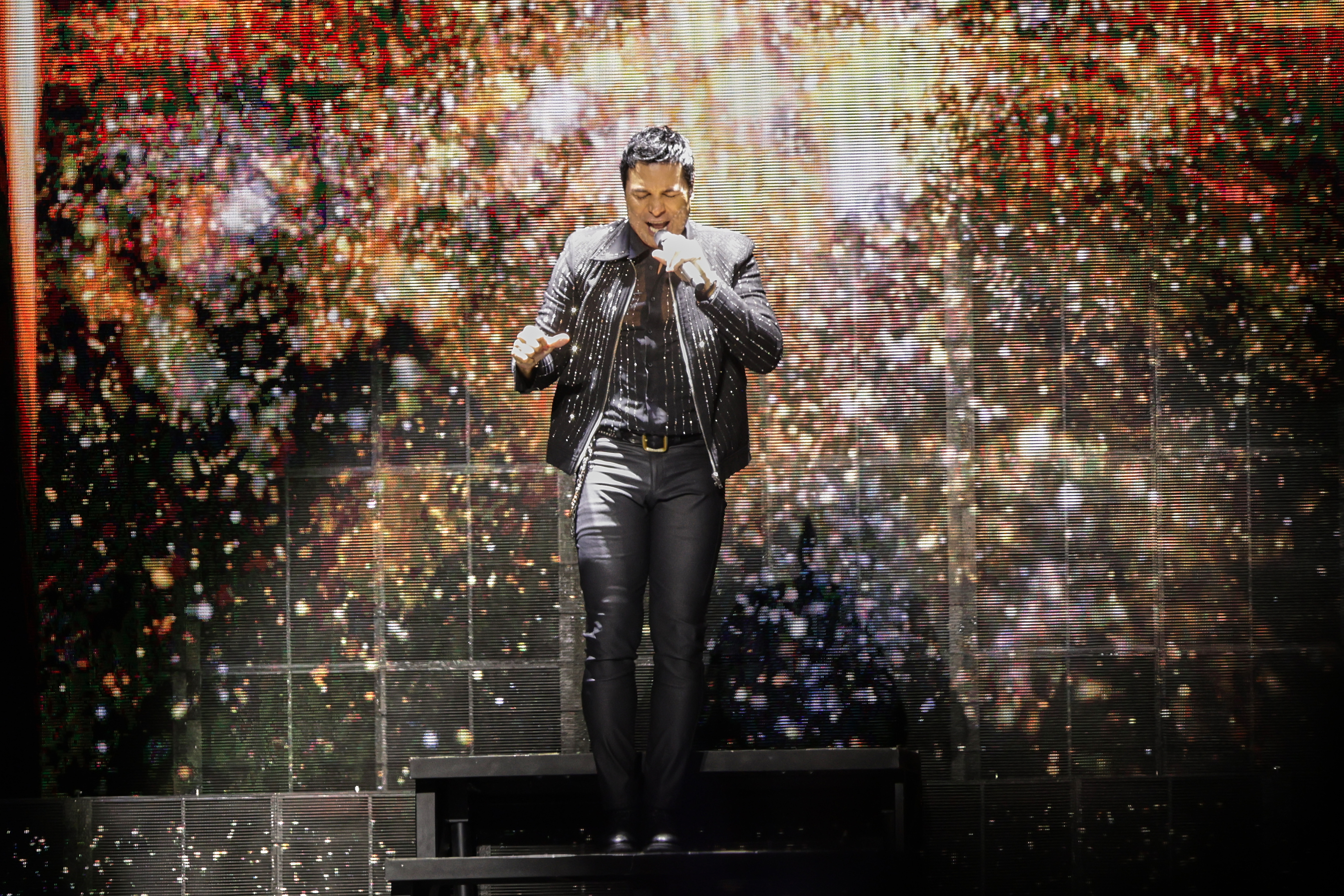 The Puerto Rican idol captivated thousands of fans at the Movistar Arena with his charisma and greatest hits Buenos Aires, Argentina – February 26, 2026: Puerto Rican singer Chayanne performed for the sec...