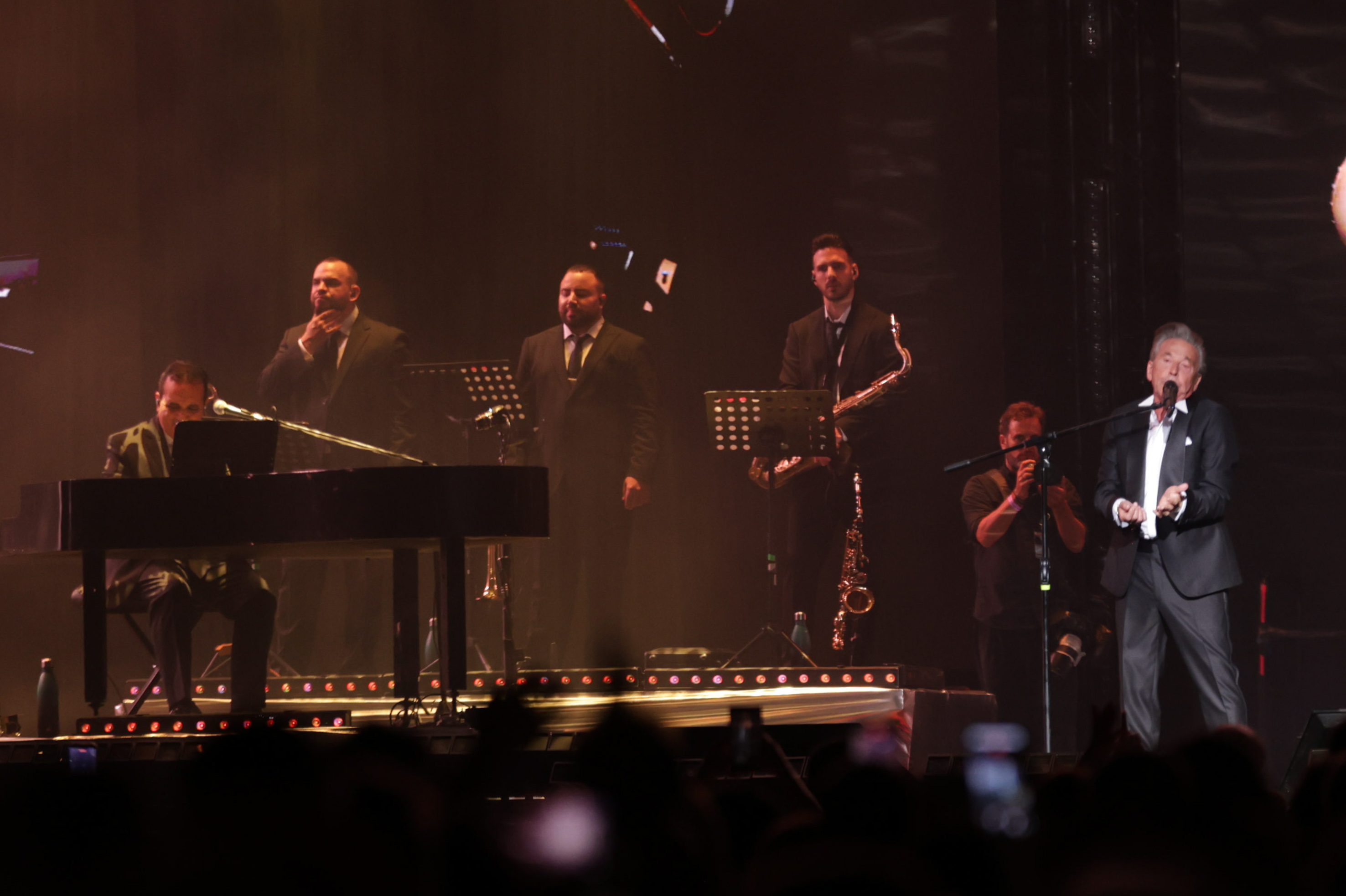 The romantic idol sold out in Buenos Aires and surprised the audience alongside Evaluna, Mau, Ricky, and Camilo on stage Buenos Aires, Argentina – February 21, 2026: Ricardo Montaner captivated a packed Movistar Aren...