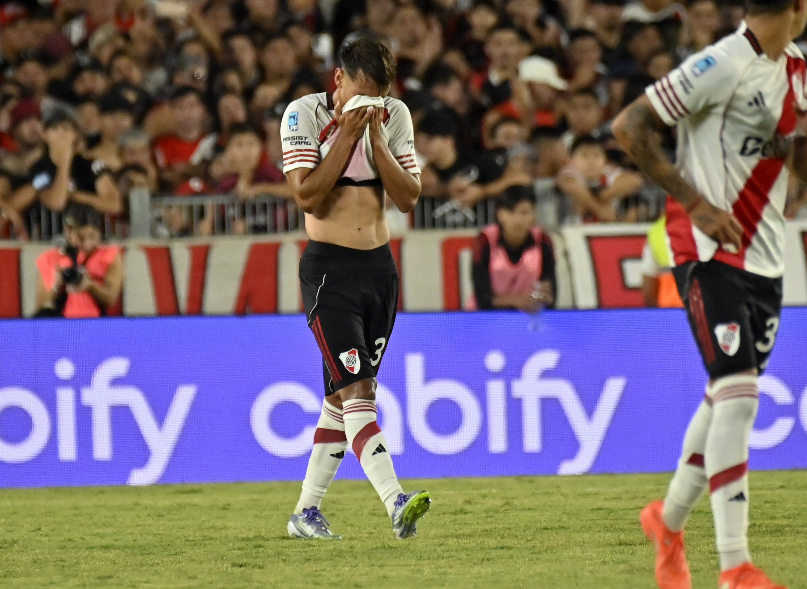 The "Muñeco" says goodbye to the Millonario bench against Banfield at the Monumental Stadium after stepping down due to poor team performance Buenos Aires, Argentina – February 26, 2026: The River Plate player Joaquín Freitas reacts aft...