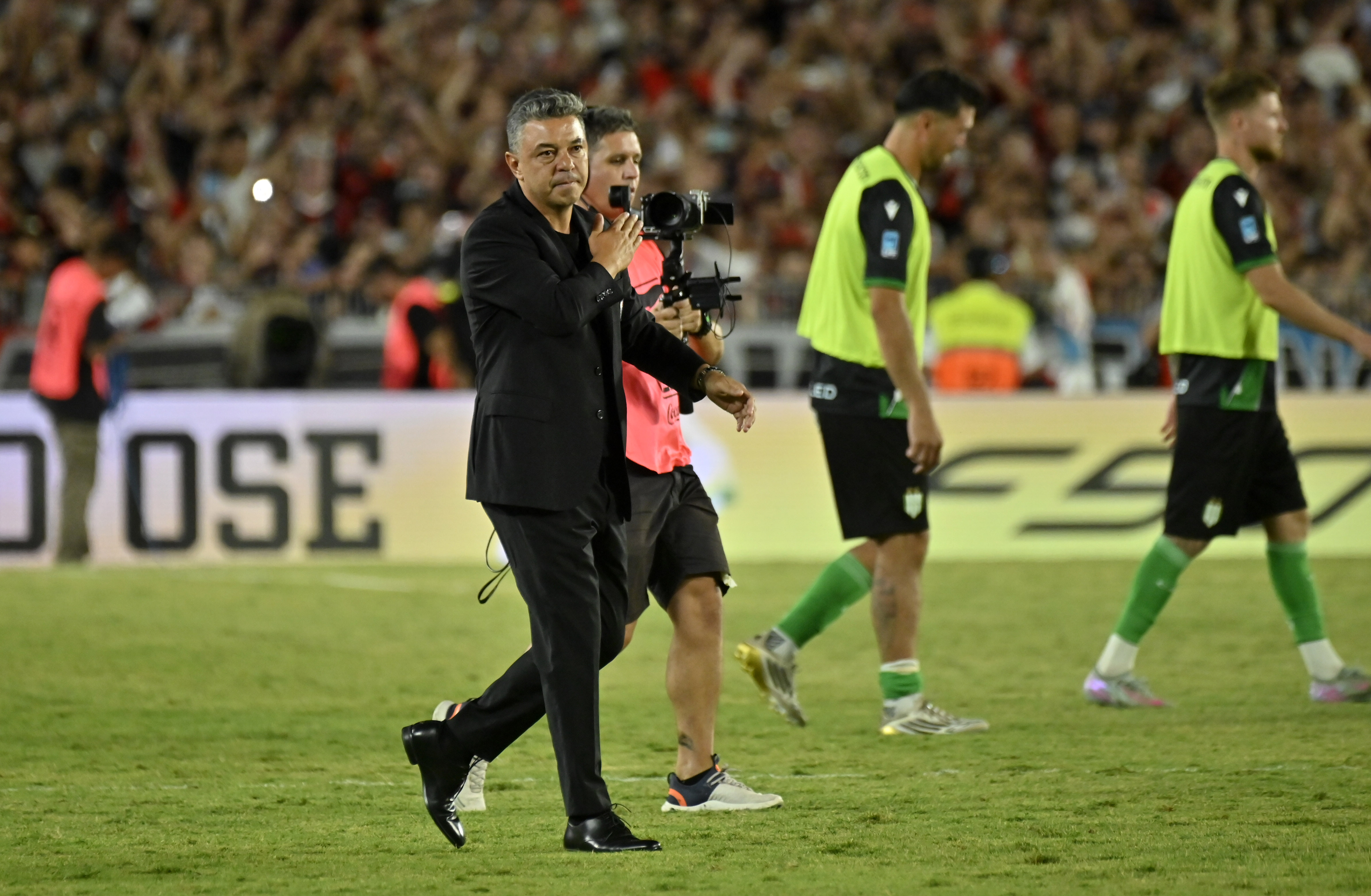 The "Muñeco" says goodbye to the Millonario bench against Banfield at the Monumental Stadium after stepping down due to poor team performance Buenos Aires, Argentina – February 26, 2026: The technical director of River Plate Marcelo Gall...