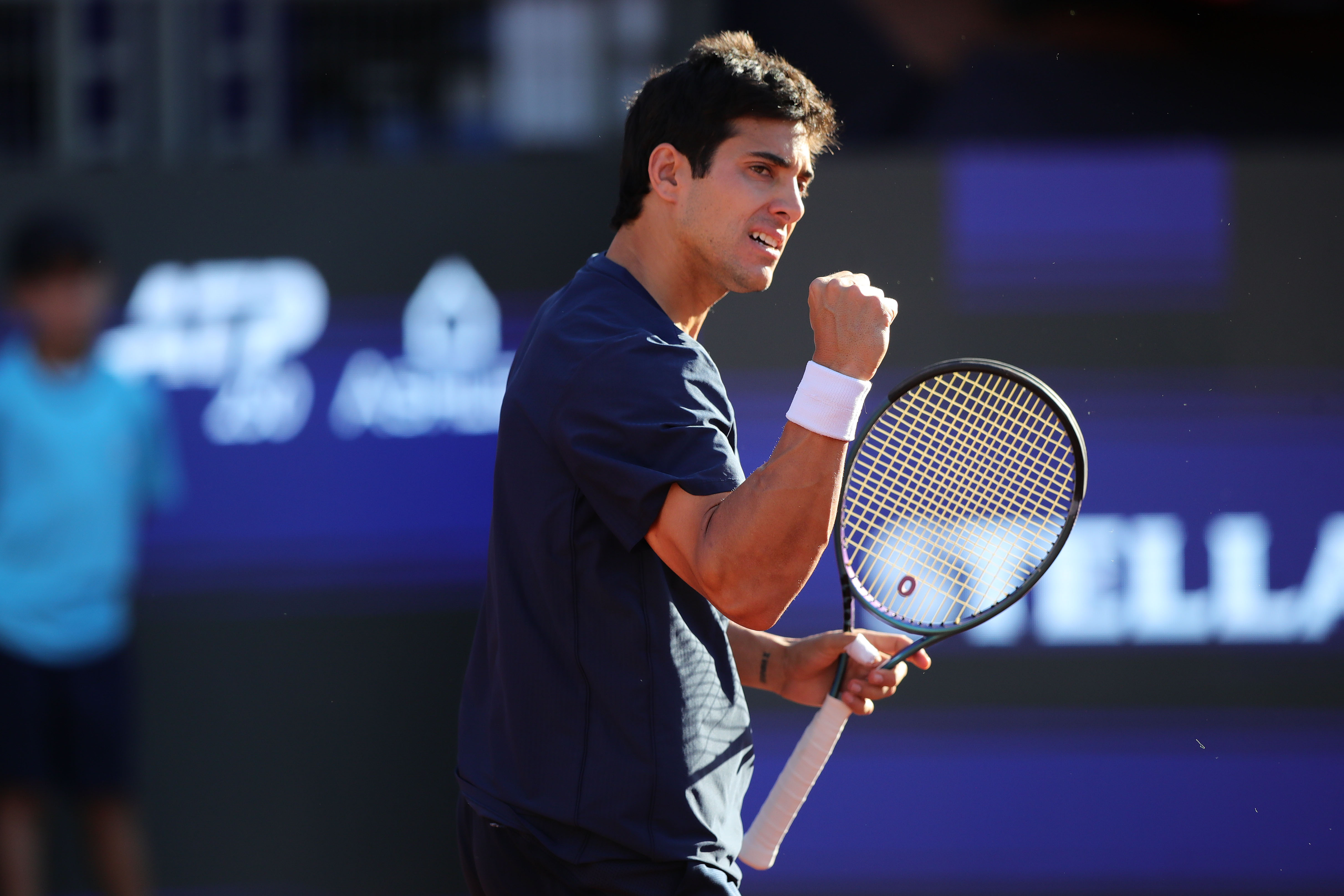 The Argentine won in three sets against the local favorite to advance to the quarterfinals of the Santiago ATP 250 Santiago, Chile – February 26, 2026: Cristian Garin using the match. Sebastian Baez defeated Cr...