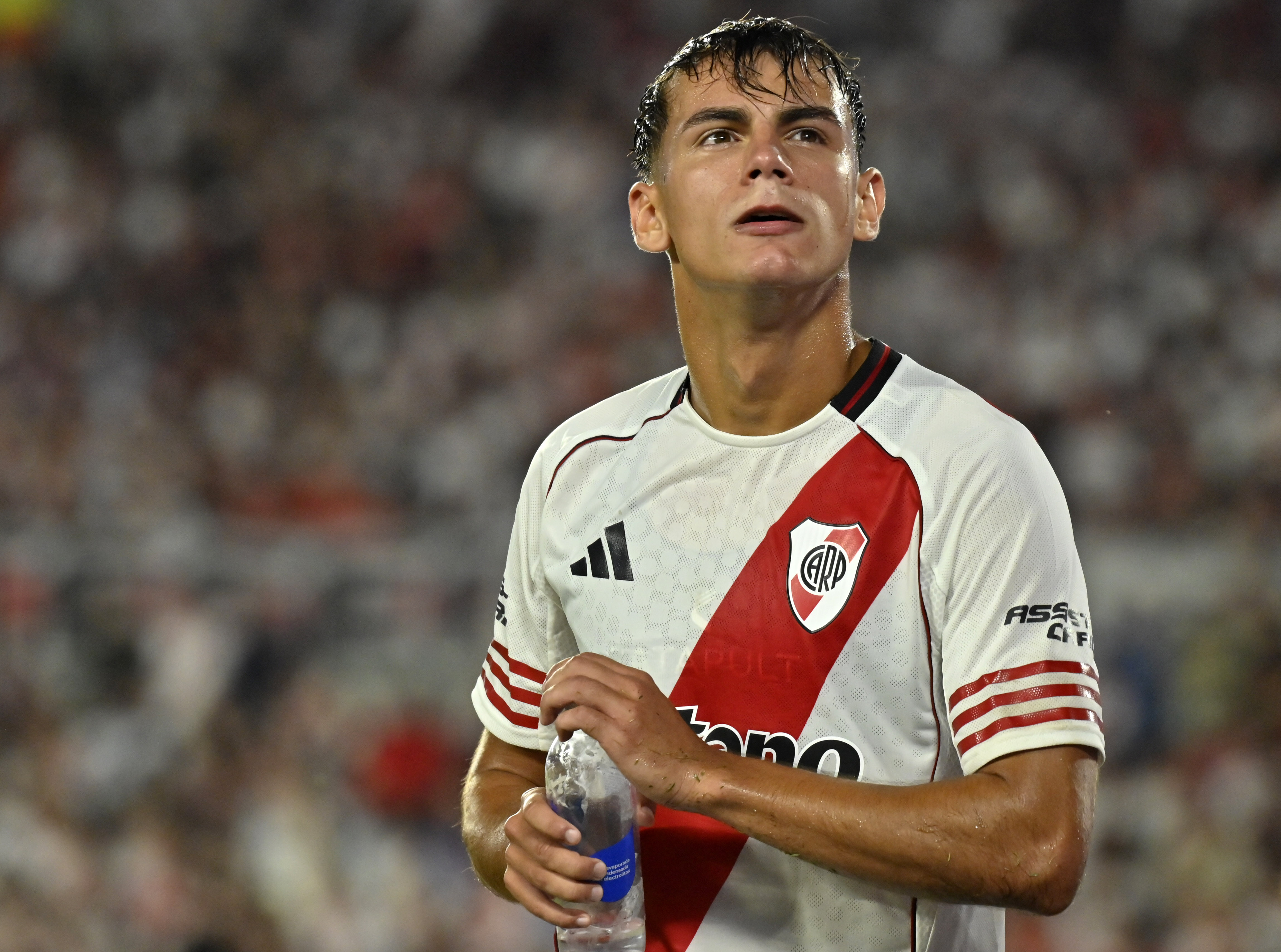 The "Muñeco" says goodbye to the Millonario bench against Banfield at the Monumental Stadium after stepping down due to poor team performance Buenos Aires, Argentina – February 26, 2026: River Plate striker Joaquín Freitas reacts after ...