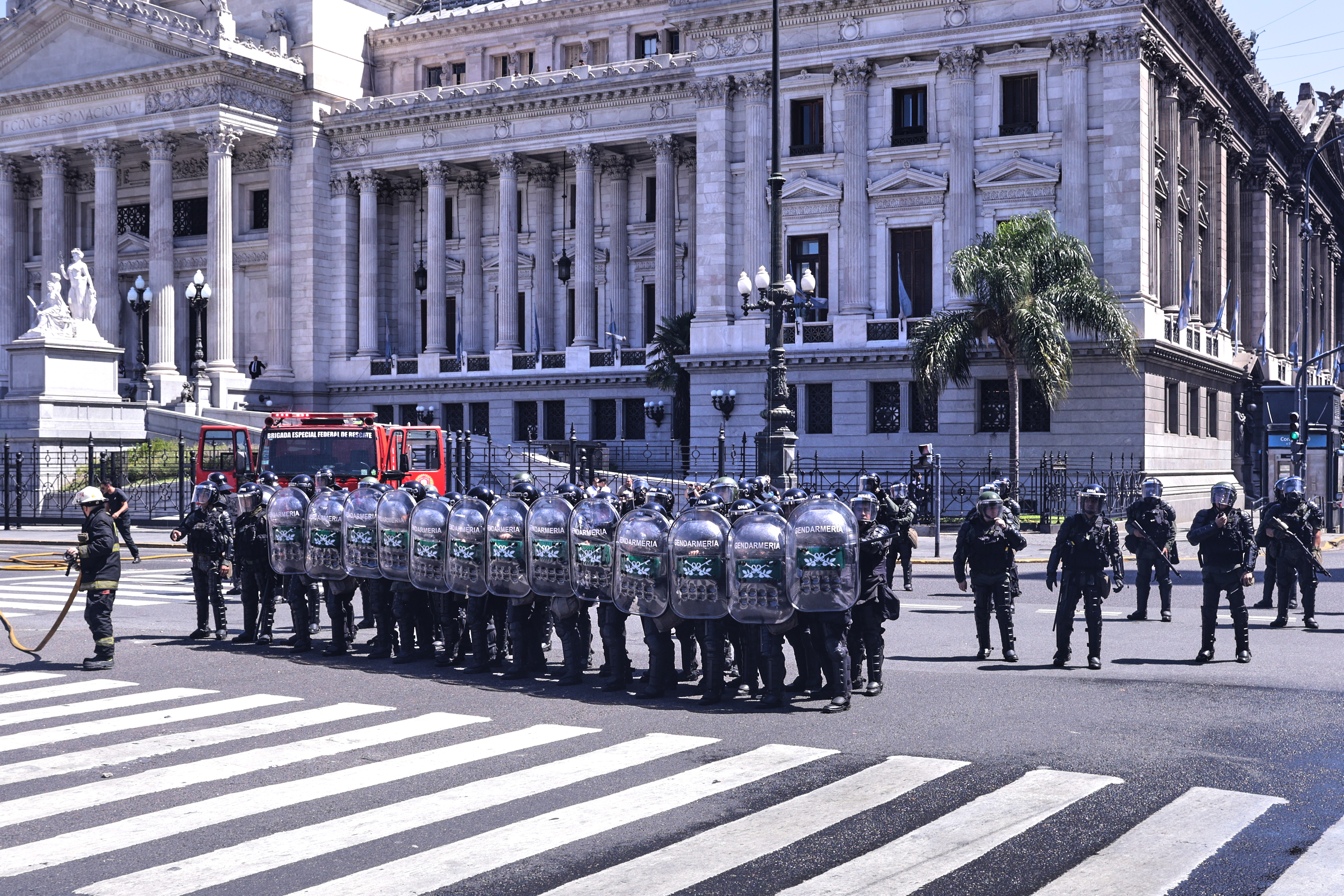 In a marathon session, the age of criminal responsibility was lowered to 14, alongside the glacier law and labor reform amid protests Buenos Aires, Argentina – February 27, 2026: The Argentine Congress approved a legislative pack...