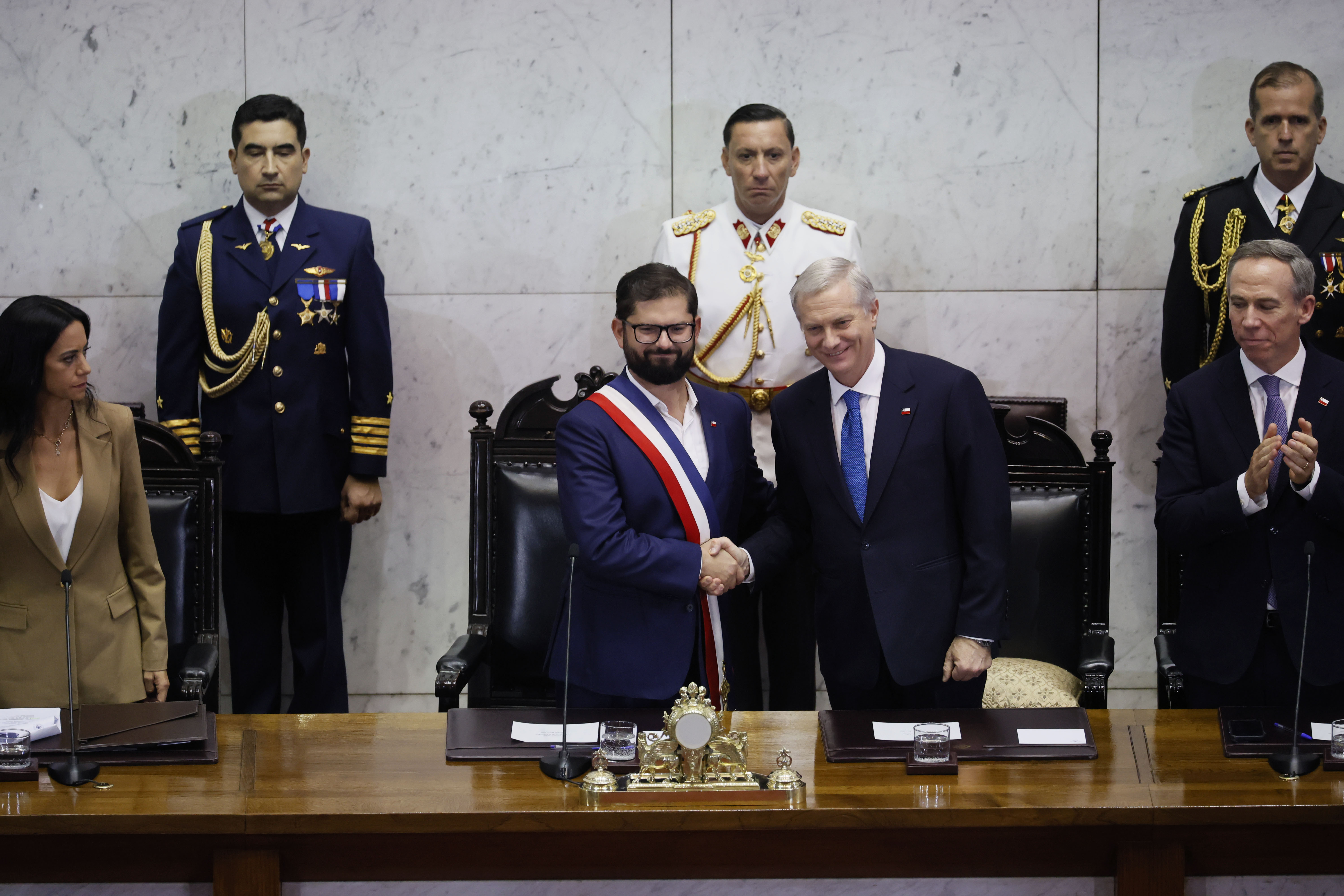 In a historic ceremony at the National Congress in Valparaíso, the outgoing leader transferred the presidential sash to the new President of Chile Chile-Gabriel Boric hands over power to José Antonio Kast In a historic ceremony at the National Congress in Valparaíso, the outgoing leader transferred the presidential sash to the new President of Chile Valparaiso, Chile – March 11, 2026: President Gabriel Boric and President-elect José Antonio Kast during the Change of Command ceremony at the National Congress Hall of Honor. The event marks the beginning of Kast's term following his electoral victory, signaling a new political era for the Republic of Chile. (Photo: Sebastian Cisternas/Aton/UNAR AGENCY)