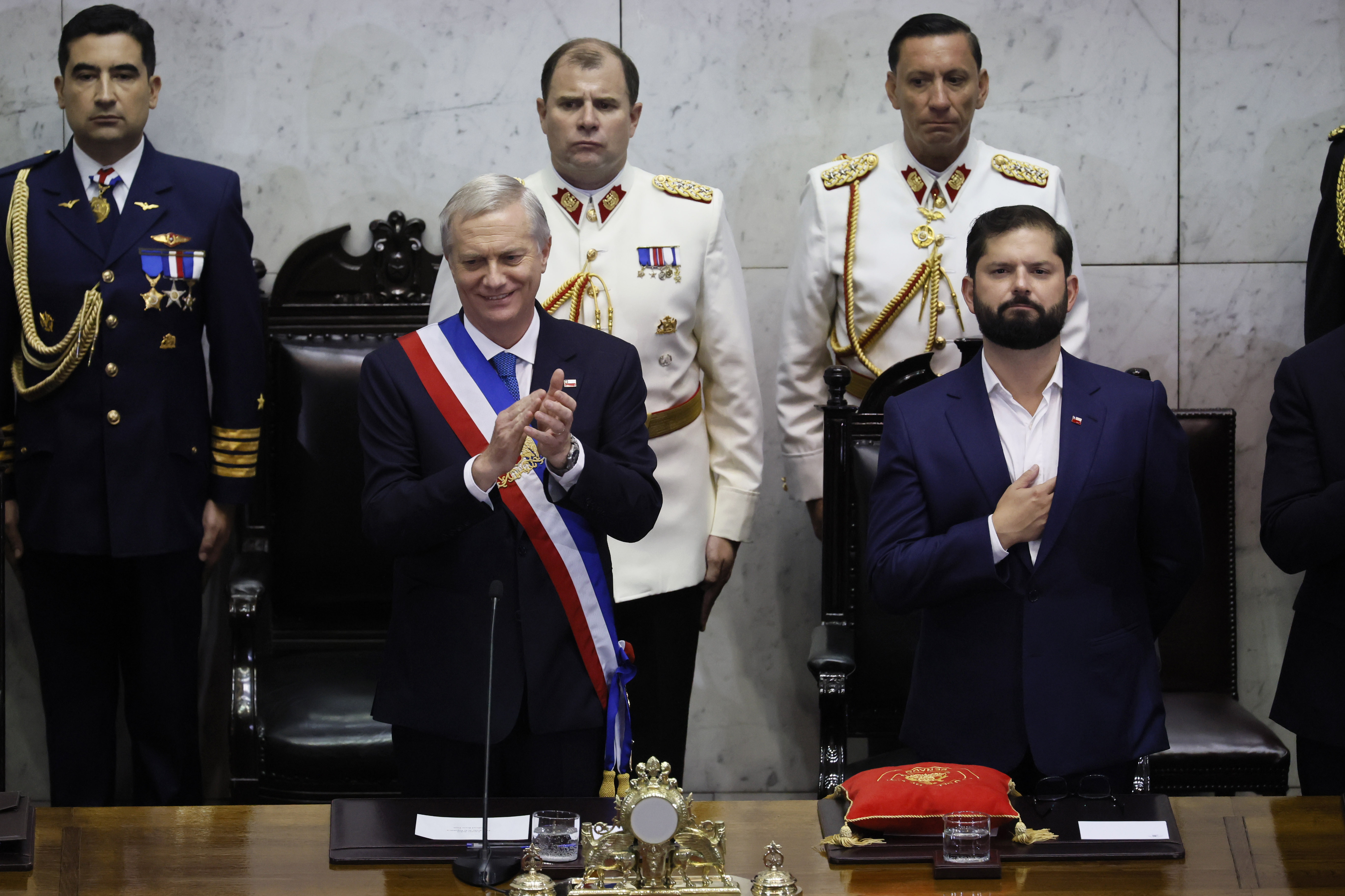In a historic ceremony at the National Congress in Valparaíso, the outgoing leader transferred the presidential sash to the new President of Chile Chile-Gabriel Boric hands over power to José Antonio Kast In a historic ceremony at the National Congress in Valparaíso, the outgoing leader transferred the presidential sash to the new President of Chile Valparaiso, Chile – March 11, 2026: President Gabriel Boric and President-elect José Antonio Kast during the Change of Command ceremony at the National Congress Hall of Honor. The event marks the beginning of Kast's term following his electoral victory, signaling a new political era for the Republic of Chile. (Photo: Sebastian Cisternas/Aton/UNAR AGENCY)