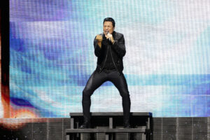 The Puerto Rican idol captivated thousands of fans at the Movistar Arena with his charisma and greatest hits Buenos Aires, Argentina – February 26, 2026: Puerto Rican singer Chayanne performed for the second consecutive night before a completely packed Movistar Arena. In an evening filled with rhythm and romance, the artist confirmed his enduring popularity and strong bond with the Argentine audience, selling out all tickets for his world tour. (Photo: RSFotos/UNAR AGENCY)