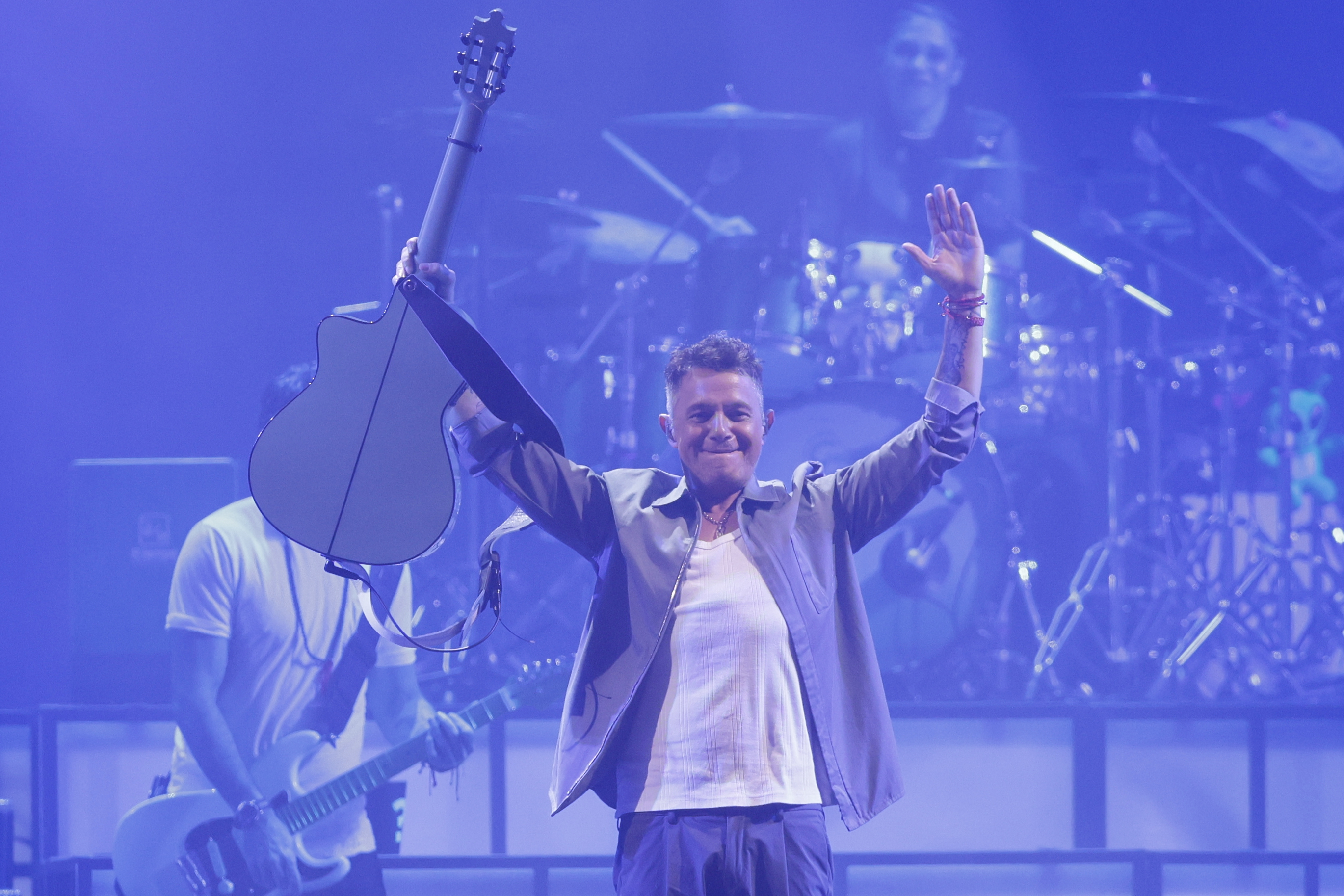 The Spanish superstar captivated 70,000 fans at Campo Argentino de Polo, inaugurating the venue's new format with an international-level show ARGENTINA-Alejandro Sanz en Buenos Aires The Spanish superstar captivated 70,000 fans at Campo Argentino de Polo, inaugurating the venue's new format with an international-level show Buenos Aires, Argentina – March 7, 2026: Alejandro Sanz reunited with the Argentine audience during two sold-out nights at Campo Argentino de Polo. Spanning over three decades of hits, the multi-award-winning artist delivered a unique sonic and visual experience, strengthening his unbreakable bond with Argentina. (Photo: UNAR AGENCY)