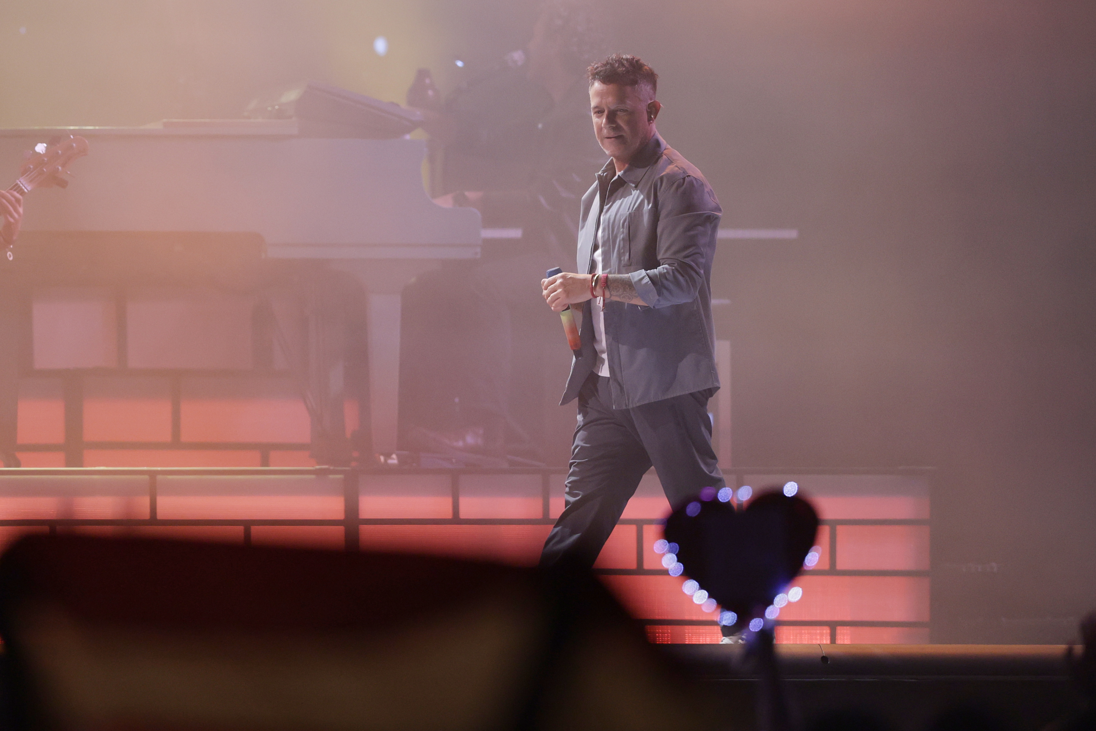 The Spanish superstar captivated 70,000 fans at Campo Argentino de Polo, inaugurating the venue's new format with an international-level show ARGENTINA-Alejandro Sanz en Buenos Aires The Spanish superstar captivated 70,000 fans at Campo Argentino de Polo, inaugurating the venue's new format with an international-level show Buenos Aires, Argentina – March 7, 2026: Alejandro Sanz reunited with the Argentine audience during two sold-out nights at Campo Argentino de Polo. Spanning over three decades of hits, the multi-award-winning artist delivered a unique sonic and visual experience, strengthening his unbreakable bond with Argentina. (Photo: UNAR AGENCY)