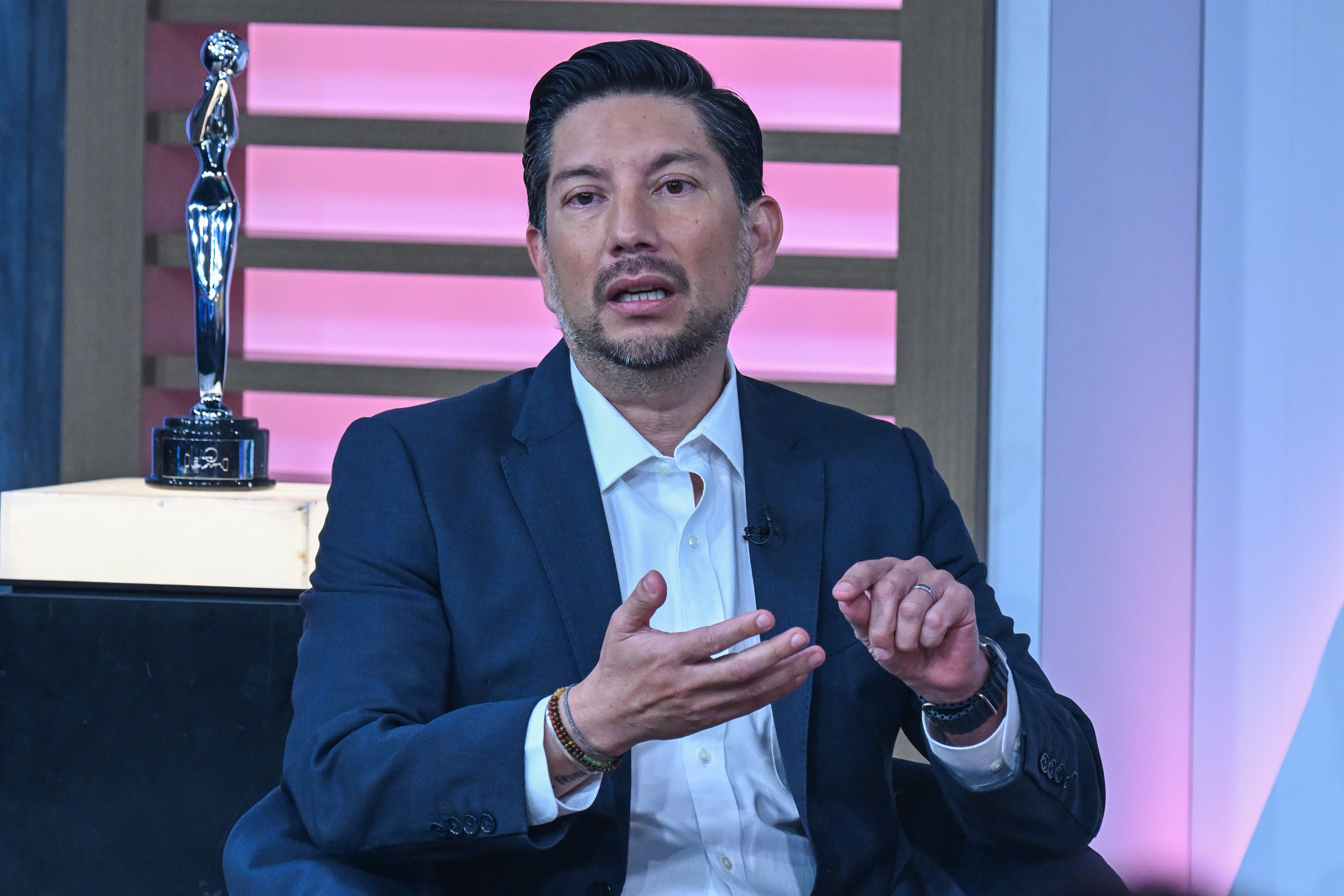 'Belén', 'Los Domingos' y 'El agente secreto' liderarán los Premios Platino en México ESTADOS UNIDOS-Película Belen nominación Platino 'Belén', 'Los Domingos' y 'El agente secreto' liderarán los Premios Platino en México AME5895. MIAMI (ESTADOS UNIDOS), 20/03/2026.- La presentadora Carlota Vizmanos (d) y el subsecretario de promoción de Quintana Roo, Pablo Casas, hablan durante el anuncio de los nominados a la XVIII edición de los Premios Platino este viernes, en Miami, Florida (Estados Unidos). La película argentina 'Belén', la española 'Los Domingos' y la brasileña 'El agente secreto' lideran las nominaciones anunciadas para los XIII Premios Platino, que se entregarán el 9 de mayo en el Caribe mexicano e incluyen las mejores 30 películas y 19 series de Iberoamérica. Giorgio Viera/ EFE/ Via UNAR AGENCY