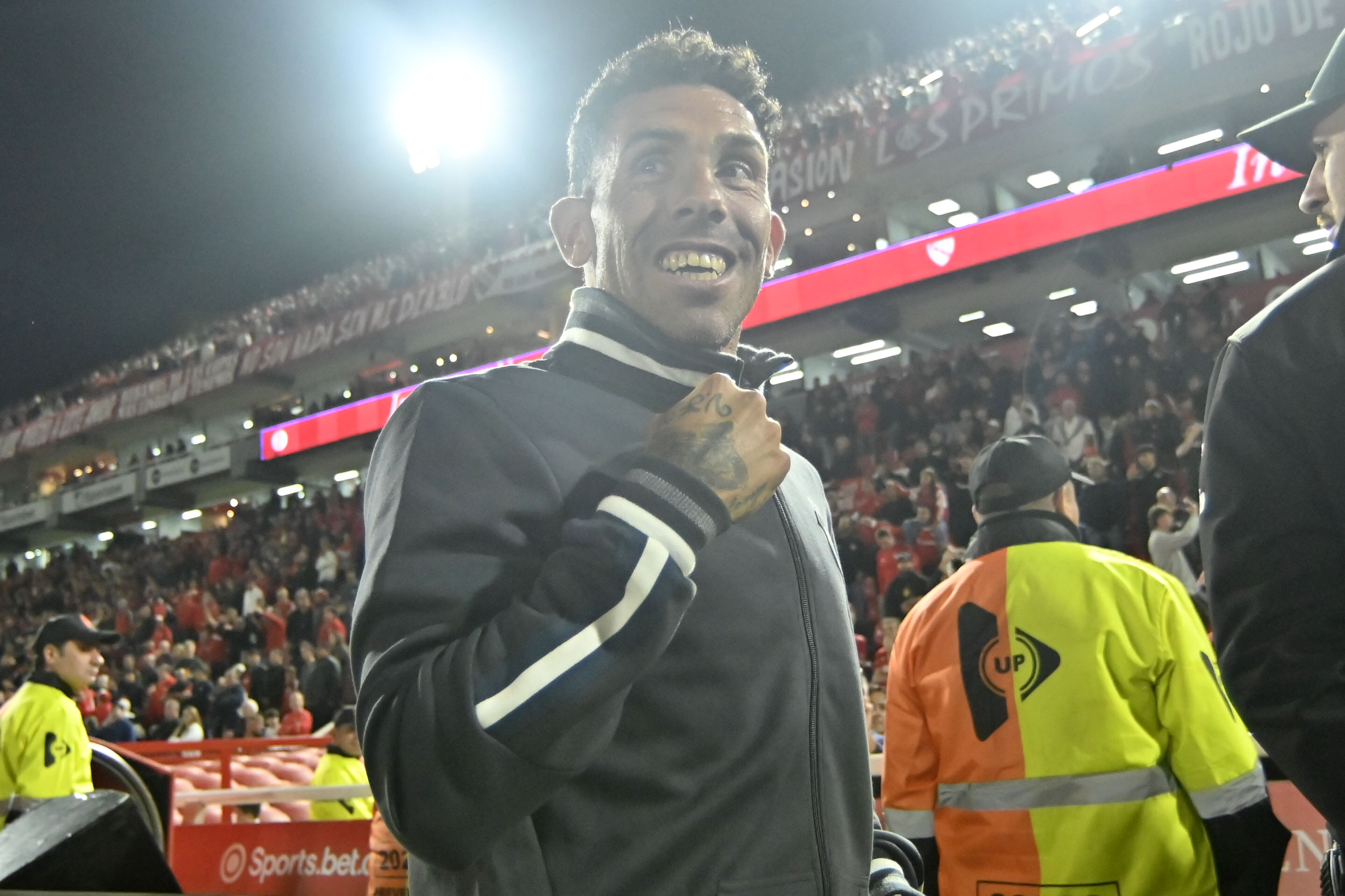 The Cordoba-based side beat "El Rojo" at the Libertadores de America Stadium to climb the 2026 Apertura Tournament standings ARGENTINA-Independiente vs Talleres The Cordoba-based side beat "El Rojo" at the Libertadores de America Stadium to climb the 2026 Apertura Tournament standings Avellaneda, Argentina – March 21, 2026: Carlos Tevez coach of Talleres. Talleres de Cordoba defeated Independiente at the Libertadores de America - Ricardo Enrique Bochini Stadium. With a solid tactical approach, the visiting team secured all three points in Avellaneda, deepening the home side's performance crisis before its fans. (Photo: Stringer/UNAR AGENCY) Foto: FOTOBAIRES Fecha 12 Torneo Apertura Liga Profesional.