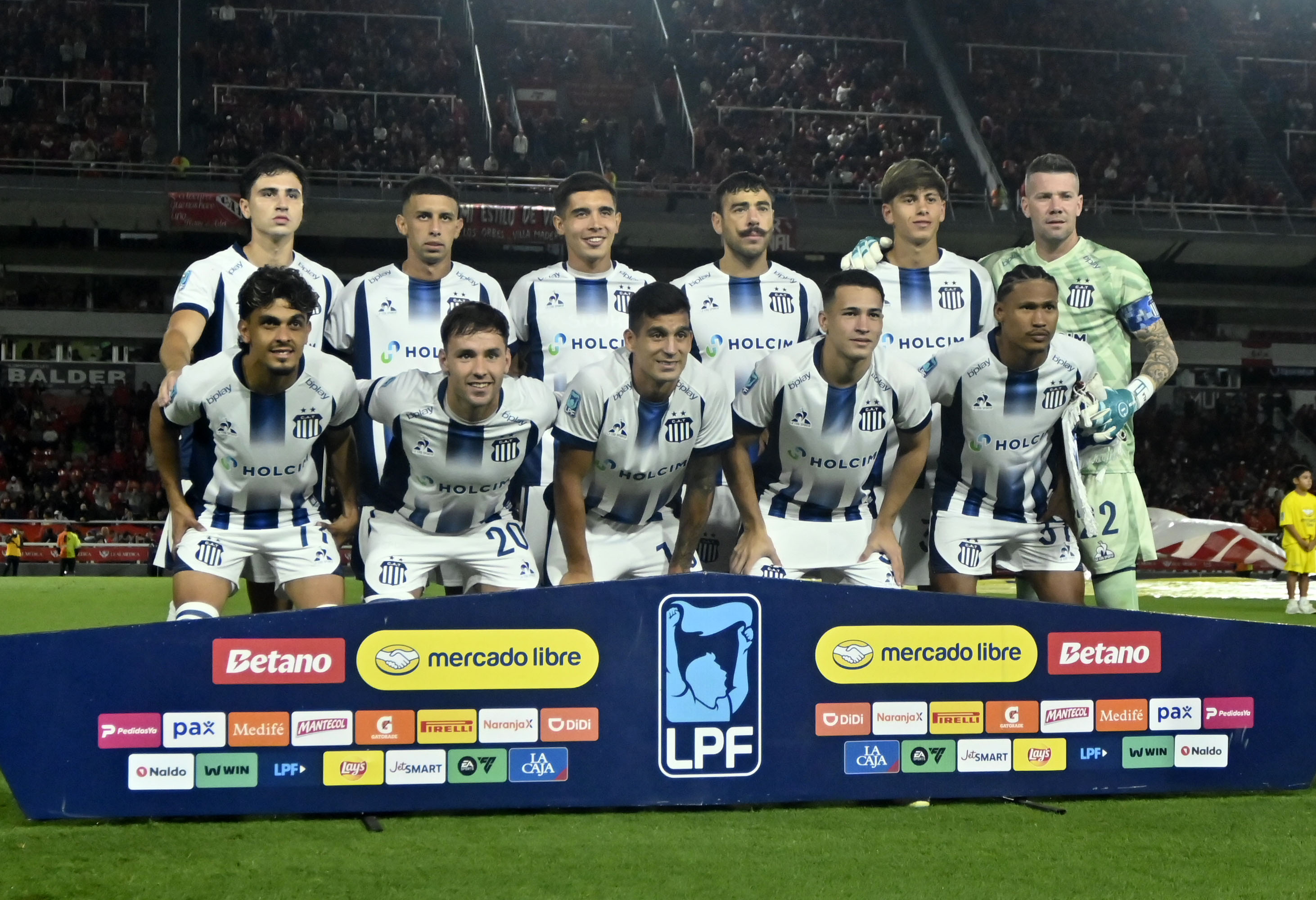 The Cordoba-based side beat "El Rojo" at the Libertadores de America Stadium to climb the 2026 Apertura Tournament standings ARGENTINA-Independiente vs Talleres The Cordoba-based side beat "El Rojo" at the Libertadores de America Stadium to climb the 2026 Apertura Tournament standings Avellaneda, Argentina – March 21, 2026: Initial formation of Talleres de Cordoba to defeated Independiente at the Libertadores de America - Ricardo Enrique Bochini Stadium. With a solid tactical approach, the visiting team secured all three points in Avellaneda, deepening the home side's performance crisis before its fans. (Photo: Stringer/UNAR AGENCY) Foto: FOTOBAIRES Fecha 12 Torneo Apertura Liga Profesional.