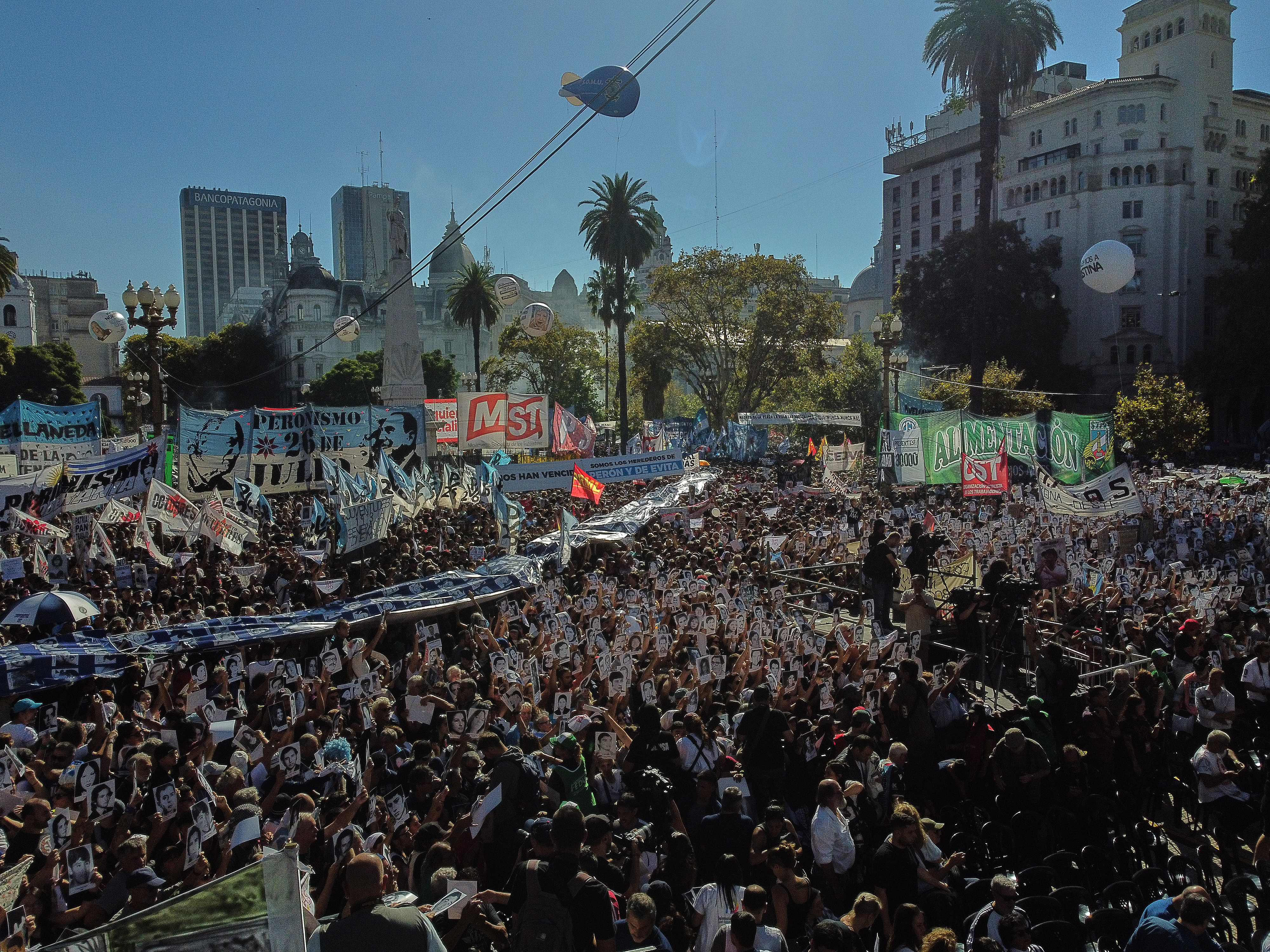 DJI_0058 ARGENTINA-24 de Marzo DJI_0058 Buenos Aires, Argentina – March 24, 2026: A massive mobilization took over Plaza de Mayo to mark half a century since the 1976 coup. Human rights organizations read a document criticizing Javier Milei's administration while reaffirming the commitment to Memory, Truth, and Justice during this landmark anniversary. (Photo: UNAR AGENCY)