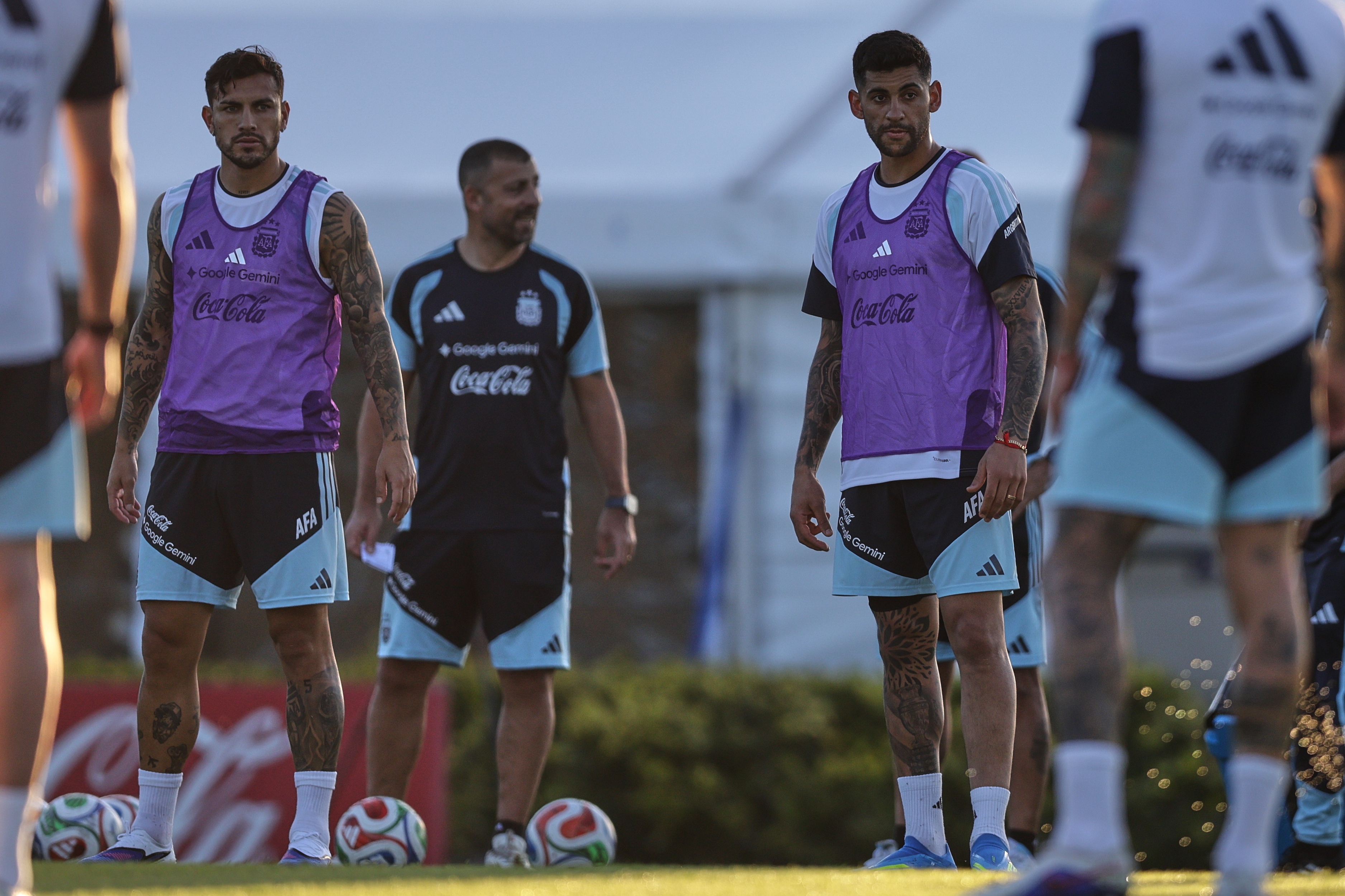 With a full squad under Scaloni's guidance, the world champions held an open practice session at the Lionel Messi training facility ARGENTINA-Argentine team training With a full squad under Scaloni's guidance, the world champions held an open practice session at the Lionel Messi training facility Buenos Aires, Argentina – May 25, 2026: Argentine national football team players participated in an open training session before their friendly match against Mauritania. At the Ezeiza facilities, the squad focused on tactical and physical drills with all stars present, marking a key day of international preparation. (Photo: Adan Gonzalez/UNAR AGENCY)