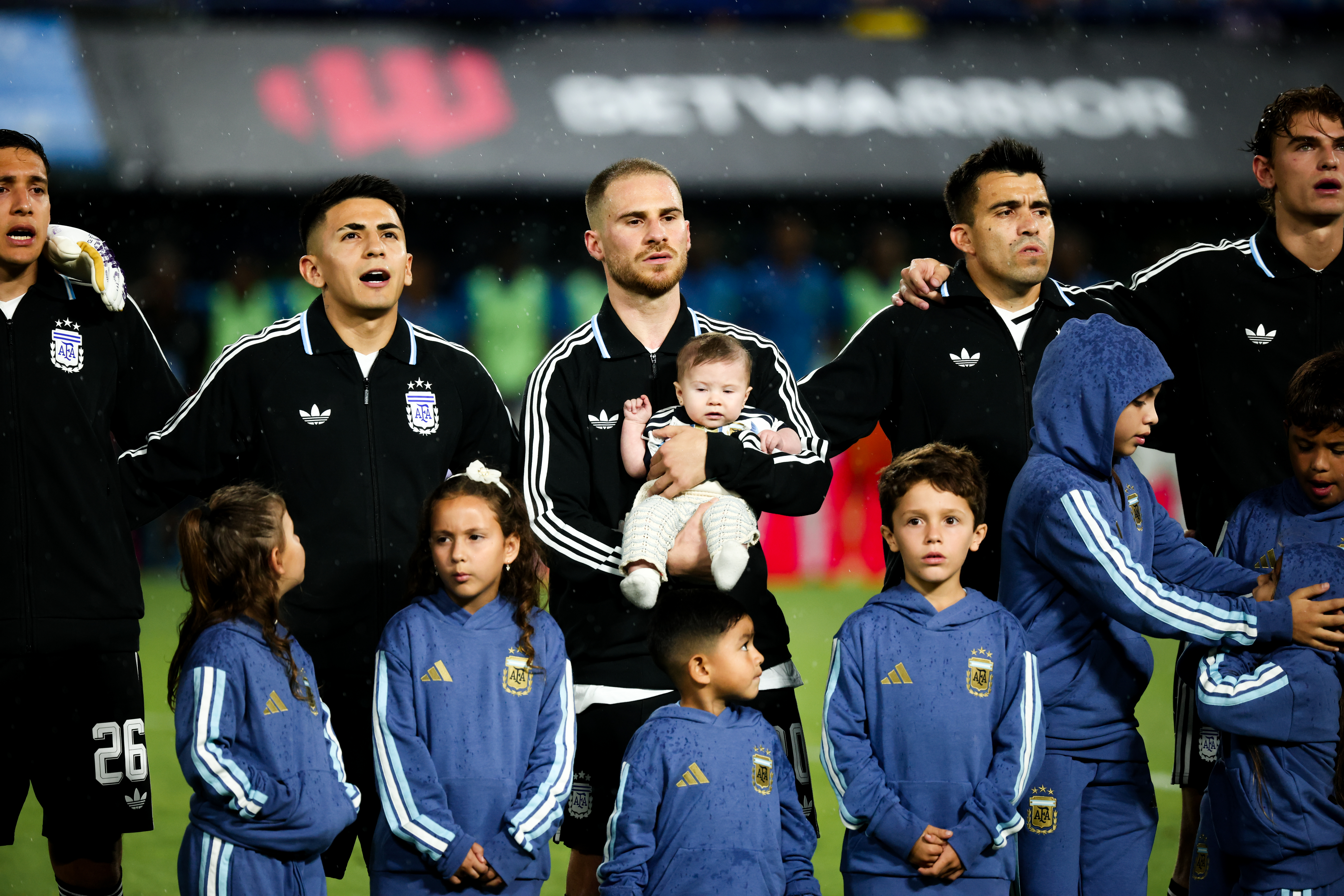 Lionel Scaloni's squad plays the first of two friendly matches against the African side at Boca Juniors' legendary stadium ARGENTINA-Argentina vs Mauritania amistoso Lionel Scaloni's squad plays the first of two friendly matches against the African side at Boca Juniors' legendary stadium CAPTION: Buenos Aires, Argentina – March 27, 2026: The players of the Argentine national team react in the moments before the start of the match between Argentina and Mauritania in La Bombonera. The Argentina national team faces Mauritania at the Alberto J. Armando Stadium (La Bombonera). In the kickoff of their friendly series ahead of upcoming international challenges, the "Albiceleste" seeks to fine-tune its performance before an ecstatic crowd. (Photo: Tomas Cuesta/UNAR AGENCY)