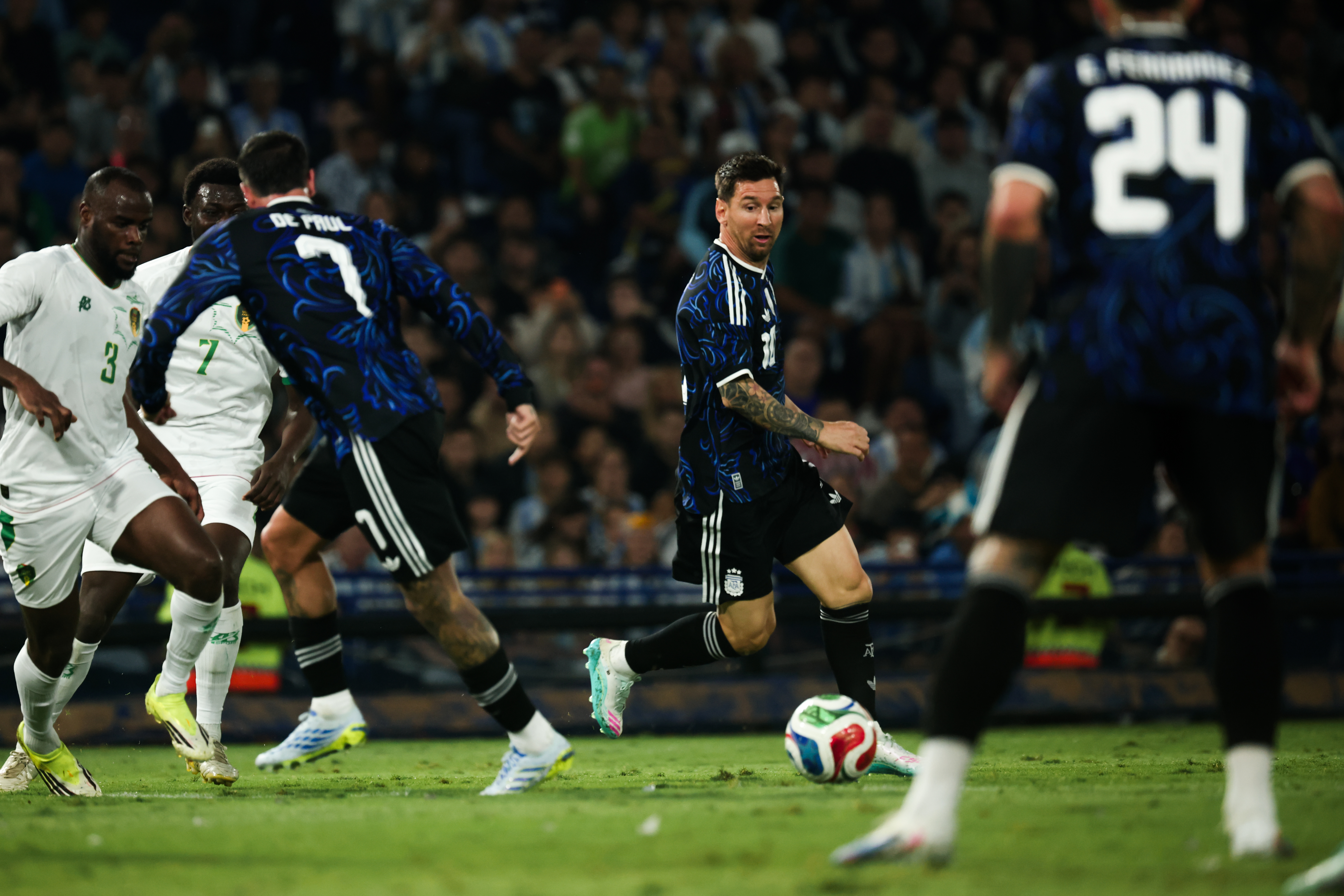 Lionel Scaloni's squad plays the first of two friendly matches against the African side at Boca Juniors' legendary stadium ARGENTINA-Argentina vs Mauritania amistoso Lionel Scaloni's squad plays the first of two friendly matches against the African side at Boca Juniors' legendary stadium CAPTION: Buenos Aires, Argentina – March 27, 2026: The player of the Argentine national team Lionel Messi controls the ball in the middle of the field of play. The Argentina national team faces Mauritania at the Alberto J. Armando Stadium (La Bombonera). In the kickoff of their friendly series ahead of upcoming international challenges, the "Albiceleste" seeks to fine-tune its performance before an ecstatic crowd. (Photo: Tomas Cuesta/UNAR AGENCY)