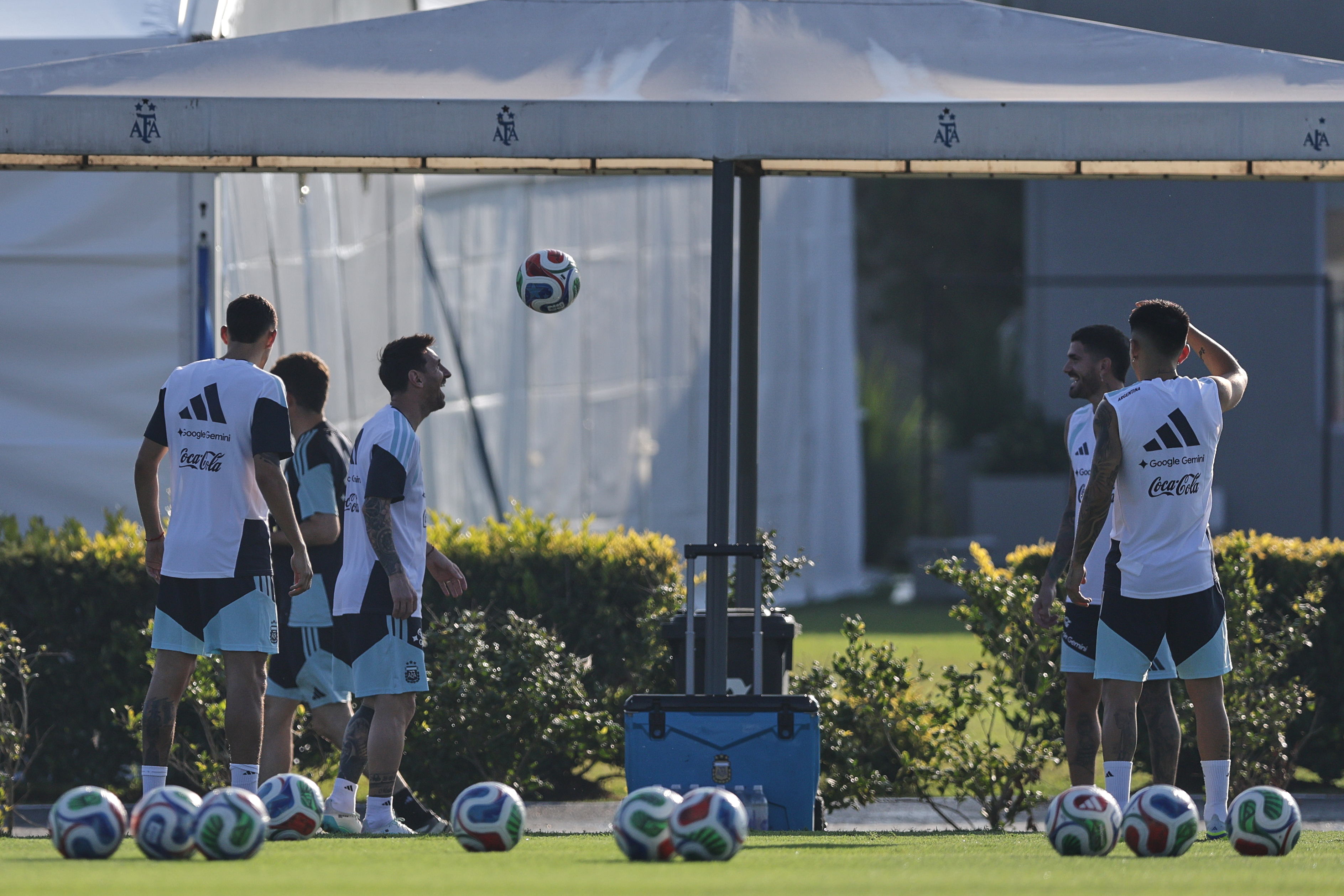 Lionel Scaloni's Argentina national team completed its preparation in Ezeiza for the friendly match against Zambia at Boca Juniors' stadium ARGENTINA-Messi leads the final open training session before the clash against Zambia Lionel Scaloni's Argentina national team completed its preparation in Ezeiza for the friendly match against Zambia at Boca Juniors' stadium Buenos Aires, Argentina – March 30, 2026: Lionel Messi (c) took part in the final training session open to the media at the AFA facilities in Ezeiza. The Albiceleste squad fine-tuned the last details for the friendly match against Zambia, which will be played at La Bombonera as part of their preparation tour. (Photo: Luciano Gonzalez/UNAR AGENCY)