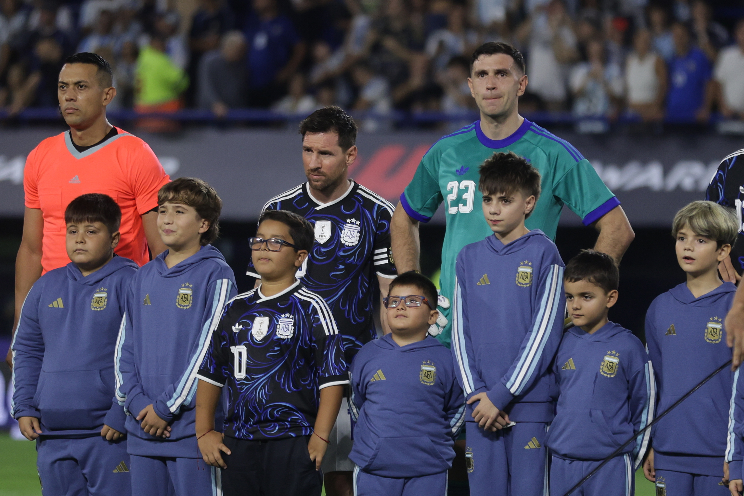 Lionel Scaloni's squad played its final home friendly before the World Cup at a packed Boca Juniors stadium ARGENTINA-Argentina Vs Zambia Lionel Scaloni's squad played its final home friendly before the World Cup at a packed Boca Juniors stadium Buenos Aires, Argentina – March 31, 2026: Lionel Messi (C) and Emiliano Martínez (R). The Argentina national football team faced Zambia in an international friendly match held at the Alberto J. Armando "La Bombonera" Stadium. Before an euphoric crowd, the Albiceleste side led by Lionel Messi showcased its top-tier form as final preparation for upcoming official commitments. (Photo: UNAR AGENCY)
