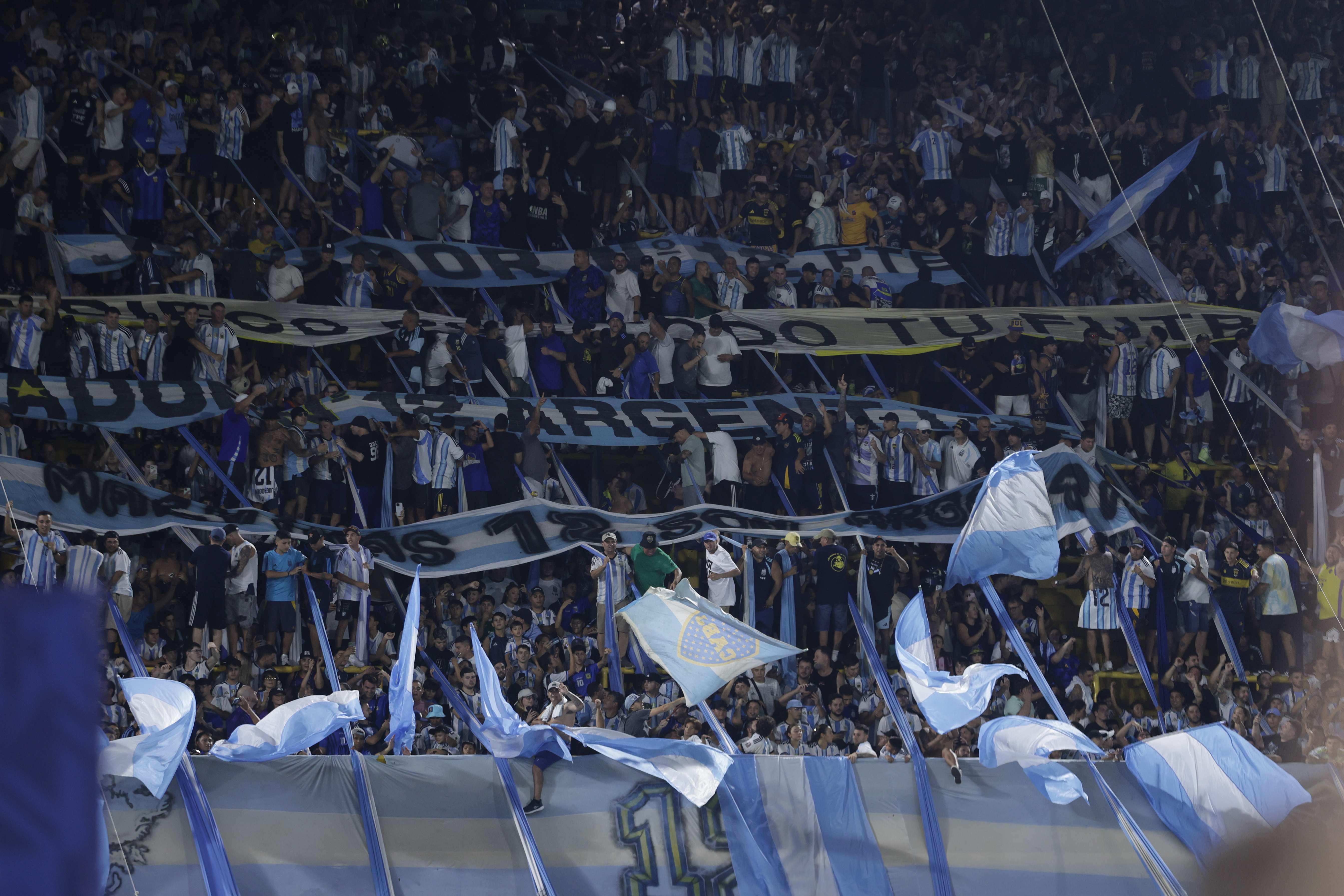 Lionel Scaloni's squad played its final home friendly before the World Cup at a packed Boca Juniors stadium ARGENTINA-Argentina Vs Zambia Lionel Scaloni's squad played its final home friendly before the World Cup at a packed Boca Juniors stadium Buenos Aires, Argentina – March 31, 2026: Argentine crowd. The Argentina national football team faced Zambia in an international friendly match held at the Alberto J. Armando "La Bombonera" Stadium. Before an euphoric crowd, the Albiceleste side led by Lionel Messi showcased its top-tier form as final preparation for upcoming official commitments. (Photo: UNAR AGENCY)