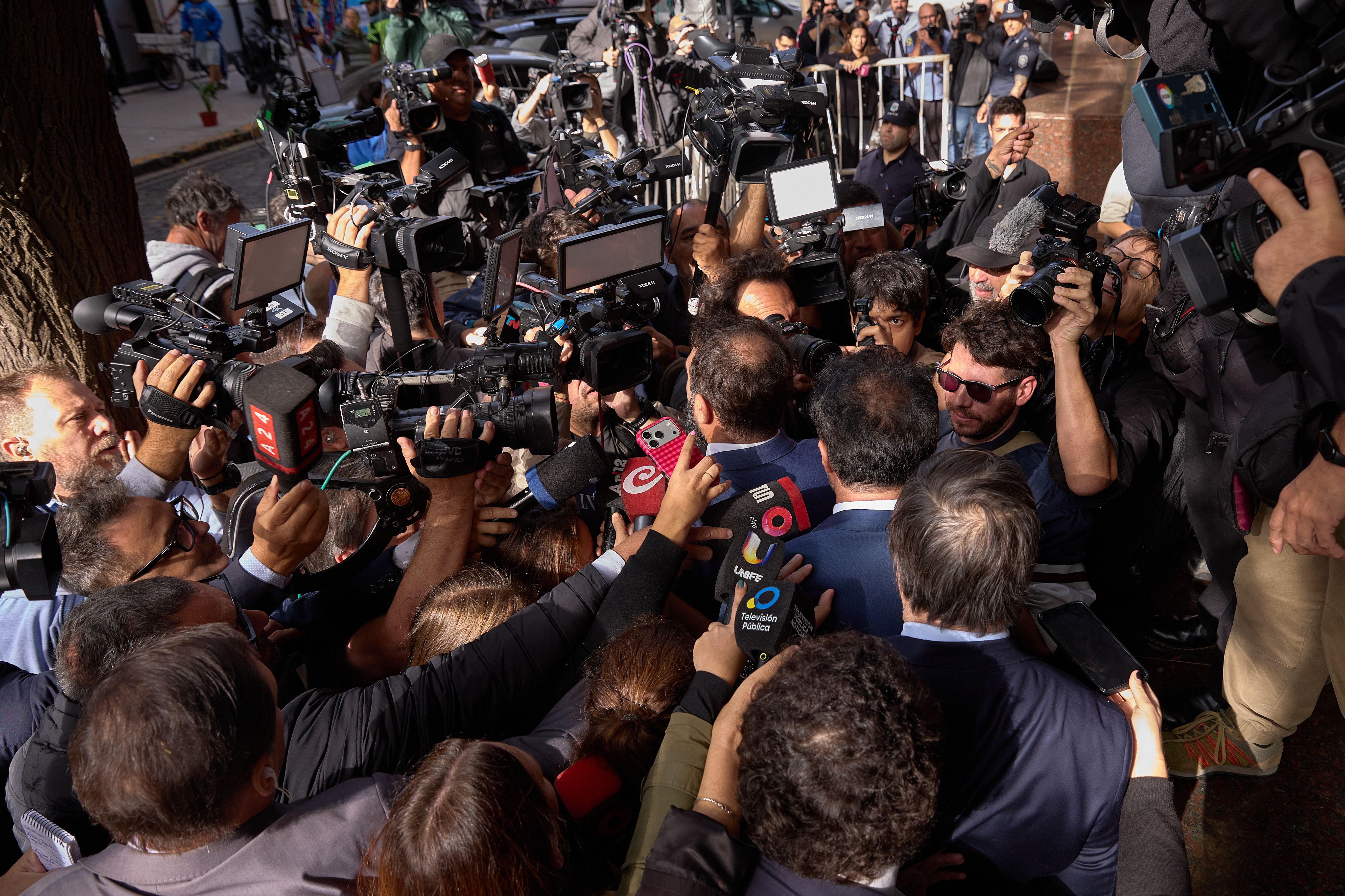 San Isidro Courts start hearings to determine the medical team's responsibility in the passing of the global football legend Buenos Aires, Argentina – April 14, 2026: Main suspect Leopoldo Luque (C) arrives to court. Start of the second oral ...