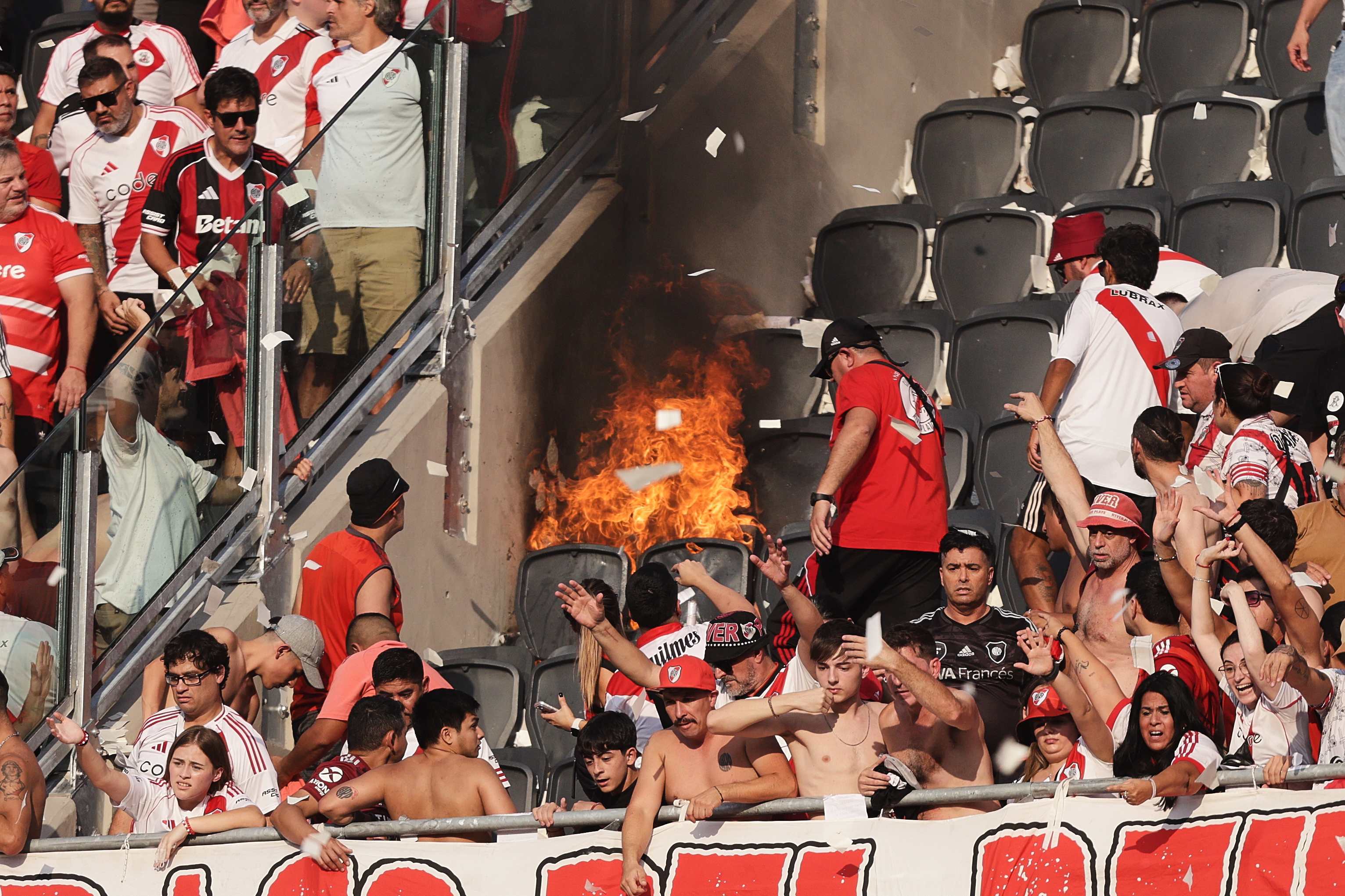 The "Millonario" and the "Xeneize" clash at the Mâs Monumental Stadium for the 2026 Apertura Tournament Buenos Aires, Argentina – April 19, 2026: River Plate hosted Boca Juniors at the Mâs Monumental Stadium for a new rou...