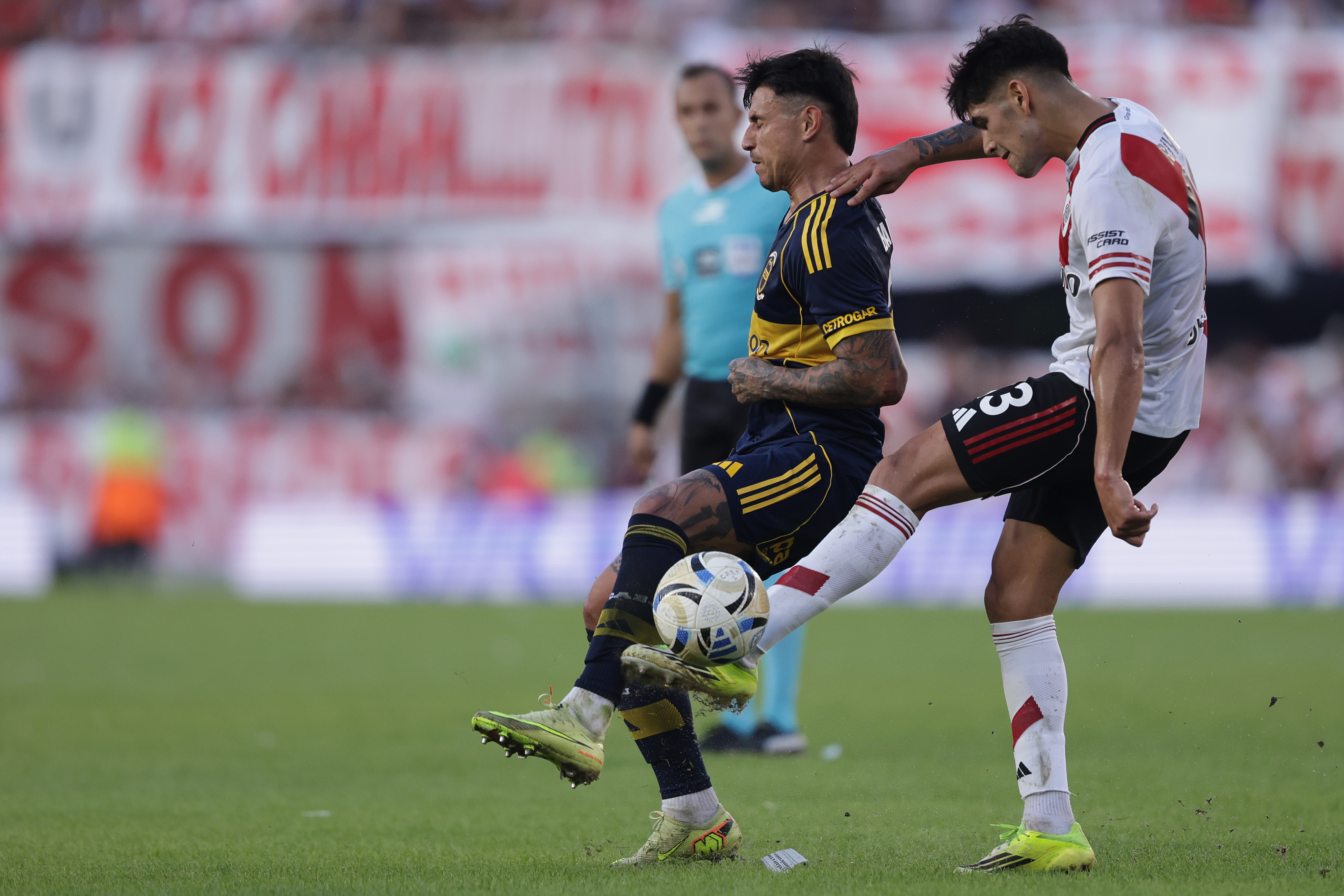 The "Millonario" and the "Xeneize" clash at the Mâs Monumental Stadium for the 2026 Apertura Tournament Buenos Aires, Argentina – April 19, 2026: River Plate hosted Boca Juniors at the Mâs Monumental Stadium for a new rou...