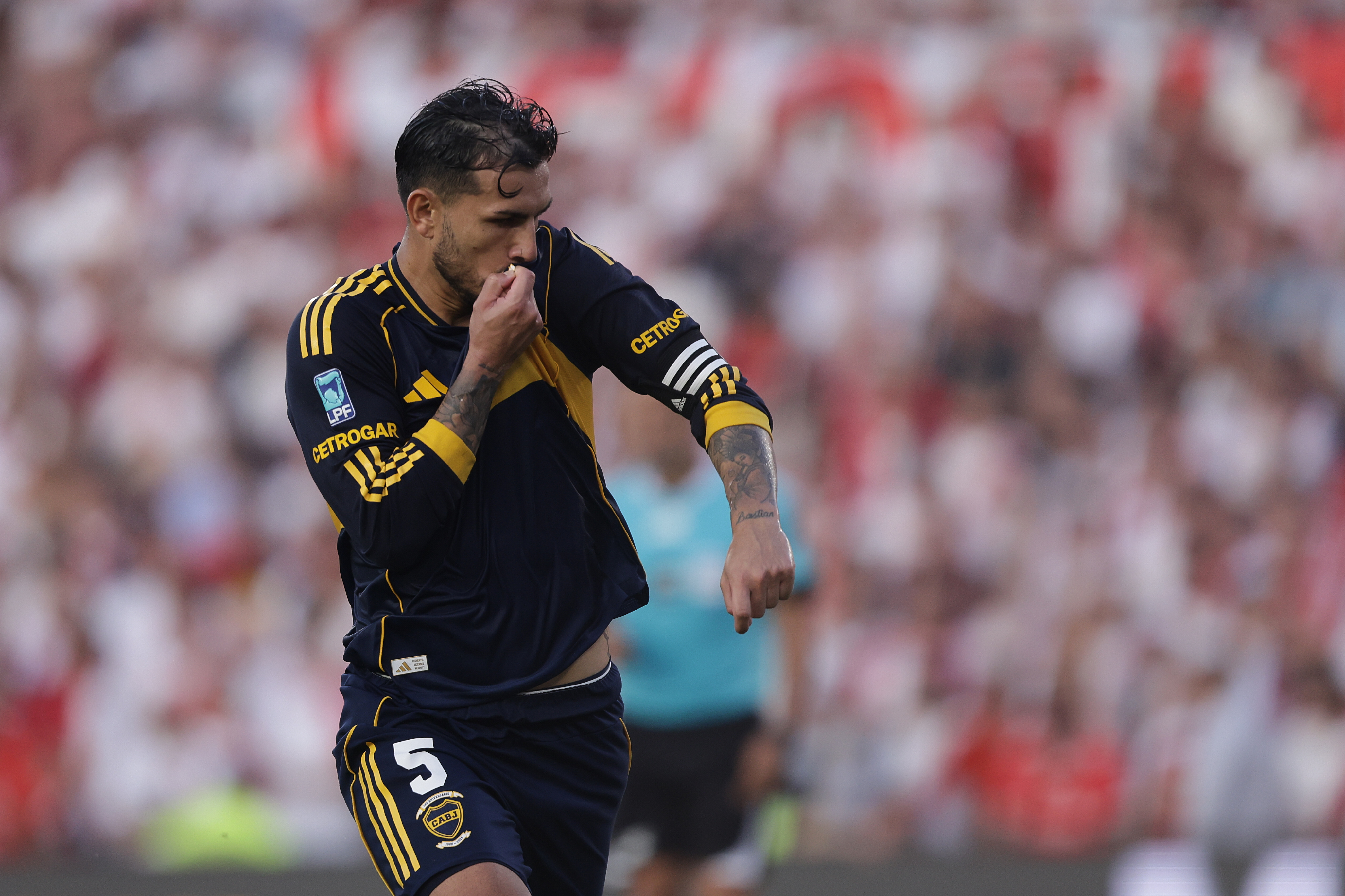 The "Millonario" and the "Xeneize" clash at the Mâs Monumental Stadium for the 2026 Apertura Tournament Buenos Aires, Argentina – April 19, 2026: River Plate hosted Boca Juniors at the Mâs Monumental Stadium for a new rou...
