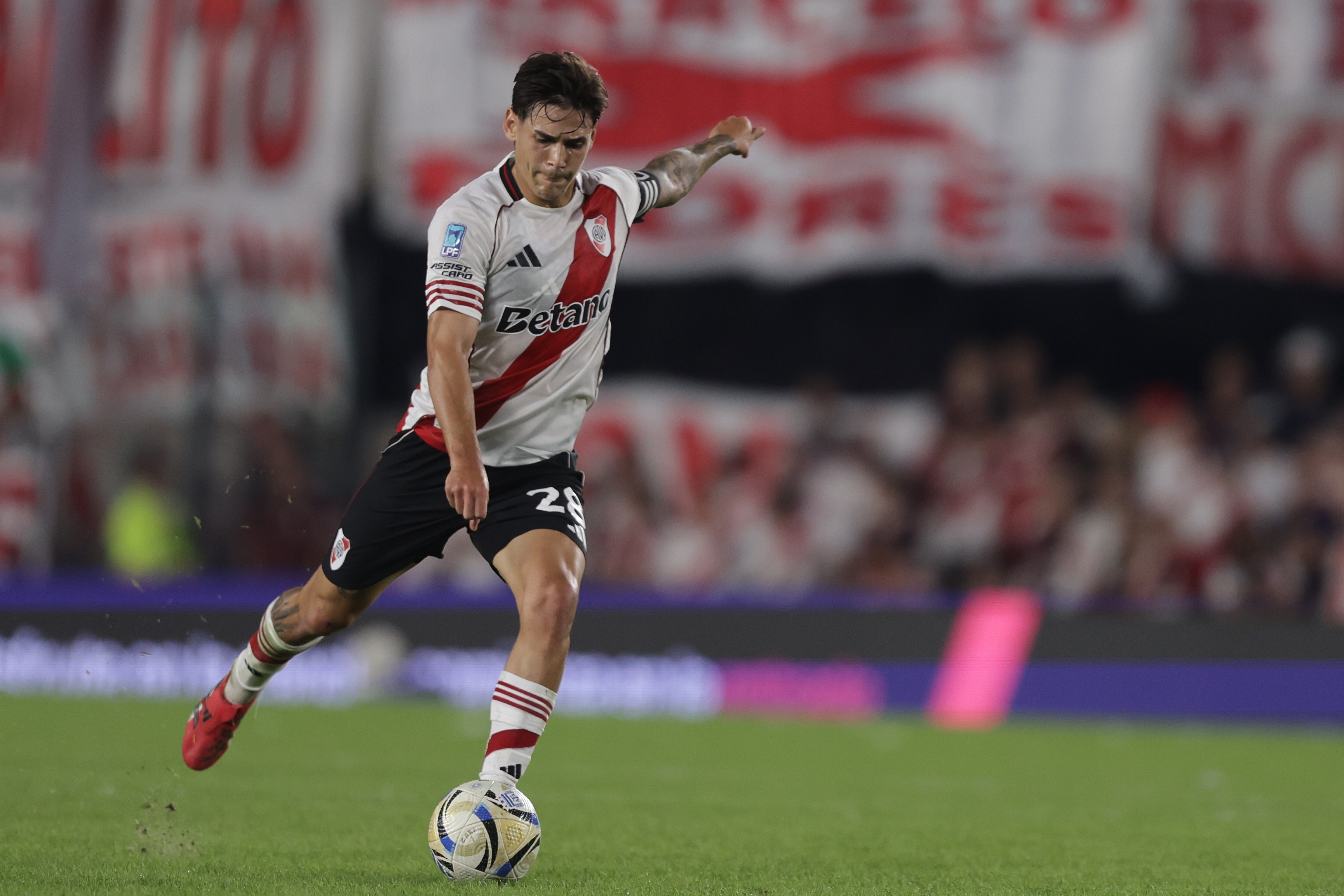 The "Millonario" and the "Xeneize" clash at the Mâs Monumental Stadium for the 2026 Apertura Tournament Buenos Aires, Argentina – April 19, 2026: River Plate hosted Boca Juniors at the Mâs Monumental Stadium for a new rou...