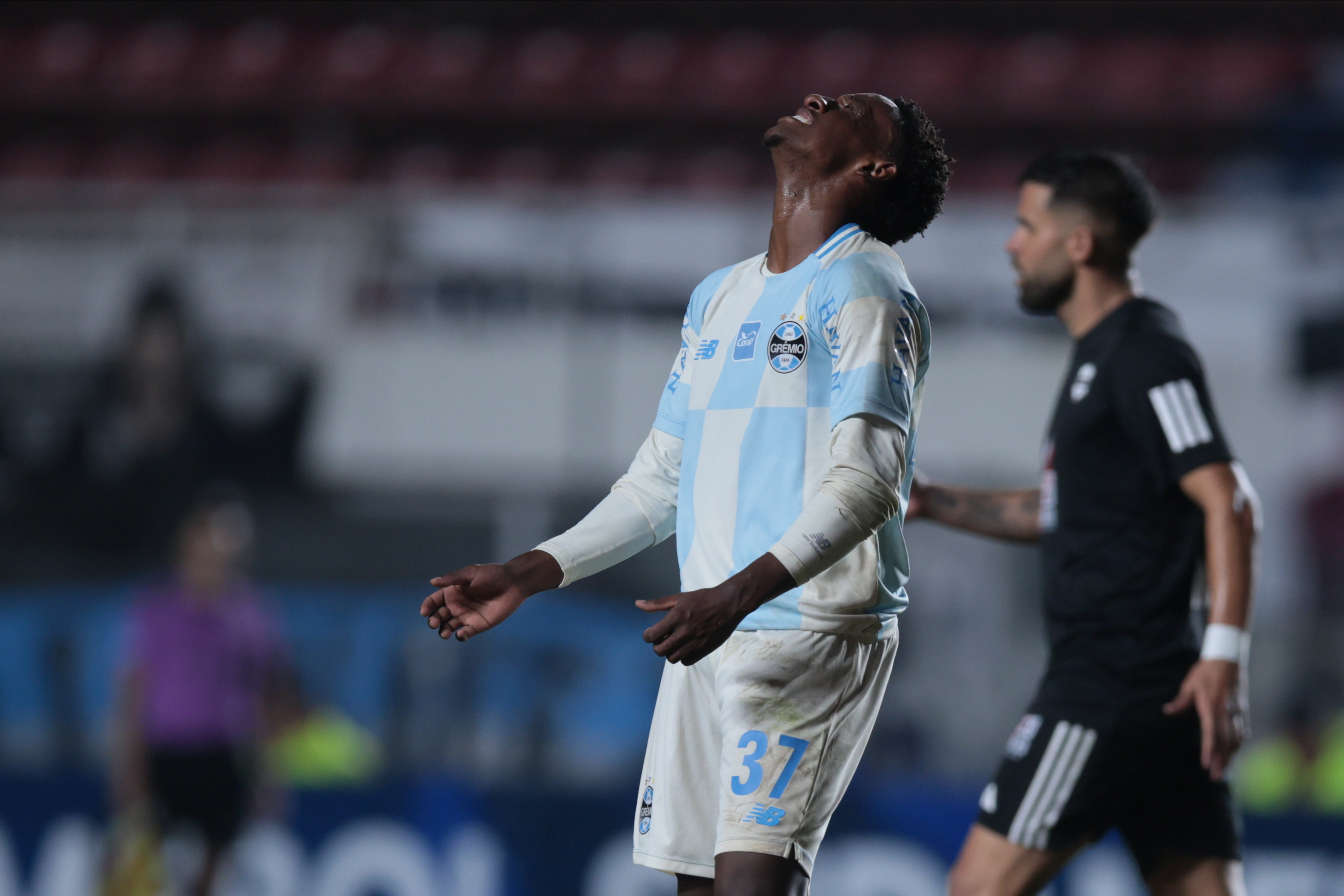 The Brazilian side seeks to secure points at the Pedro Bidegain Stadium against the Bajo Flores team in a key group stage matchday Buenos Aires, Argentina – May 5, 2026: 37 Gabriel (Ferreira De Carvalho) reacts during the match. Gremio from Porto A...