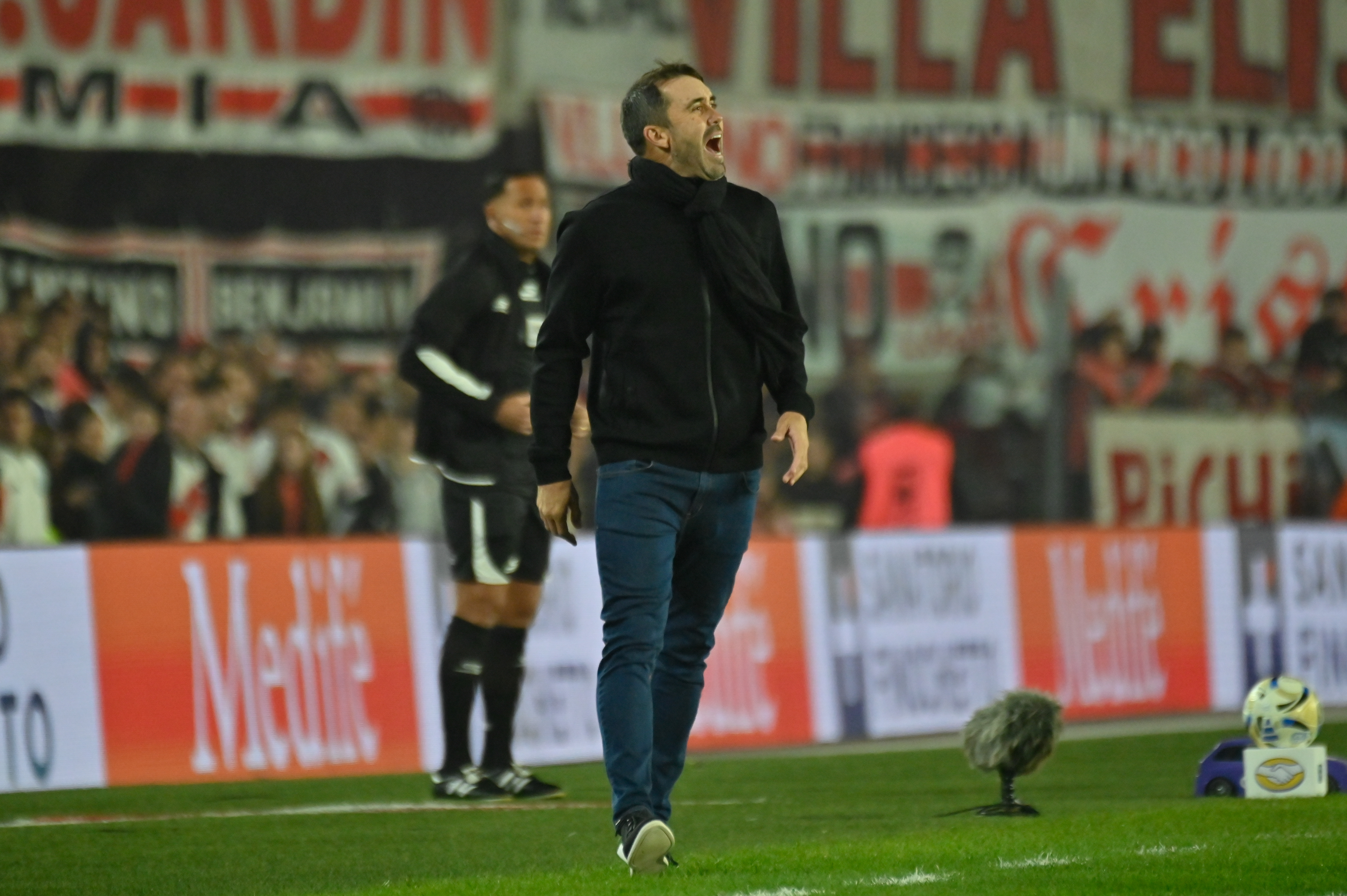 The "Millonario" overcame the "Canalla" in an intense semifinal match to secure a spot in the Argentine League final Buenos Aires, Argentina – May 16, 2026: Eduardo Coudet reacts today. River Plate defeated Rosario Central in the semi...
