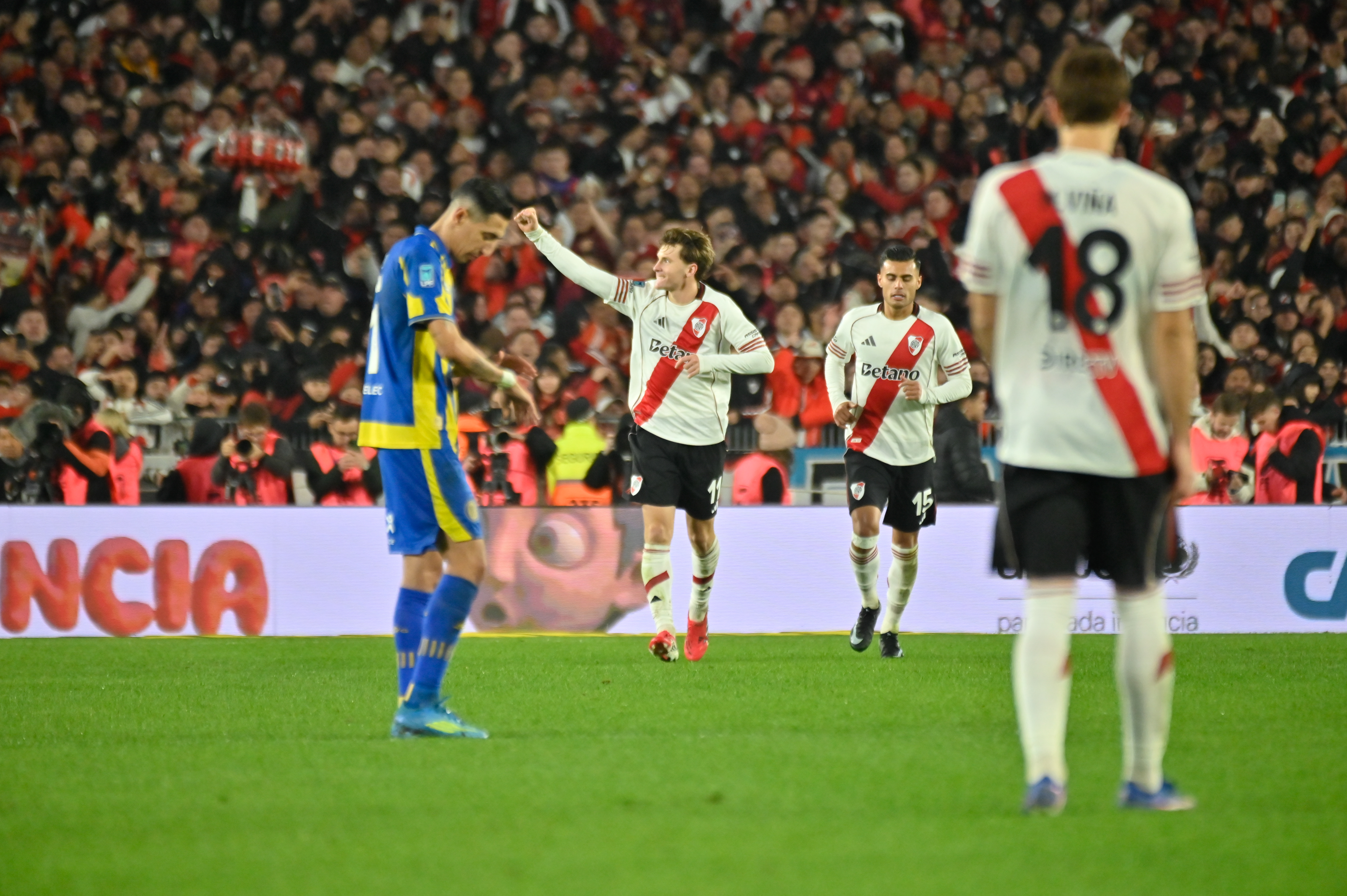 The "Millonario" overcame the "Canalla" in an intense semifinal match to secure a spot in the Argentine League final Buenos Aires, Argentina – May 16, 2026: River Plate defeated Rosario Central in the semifinals of the Argentine Profe...