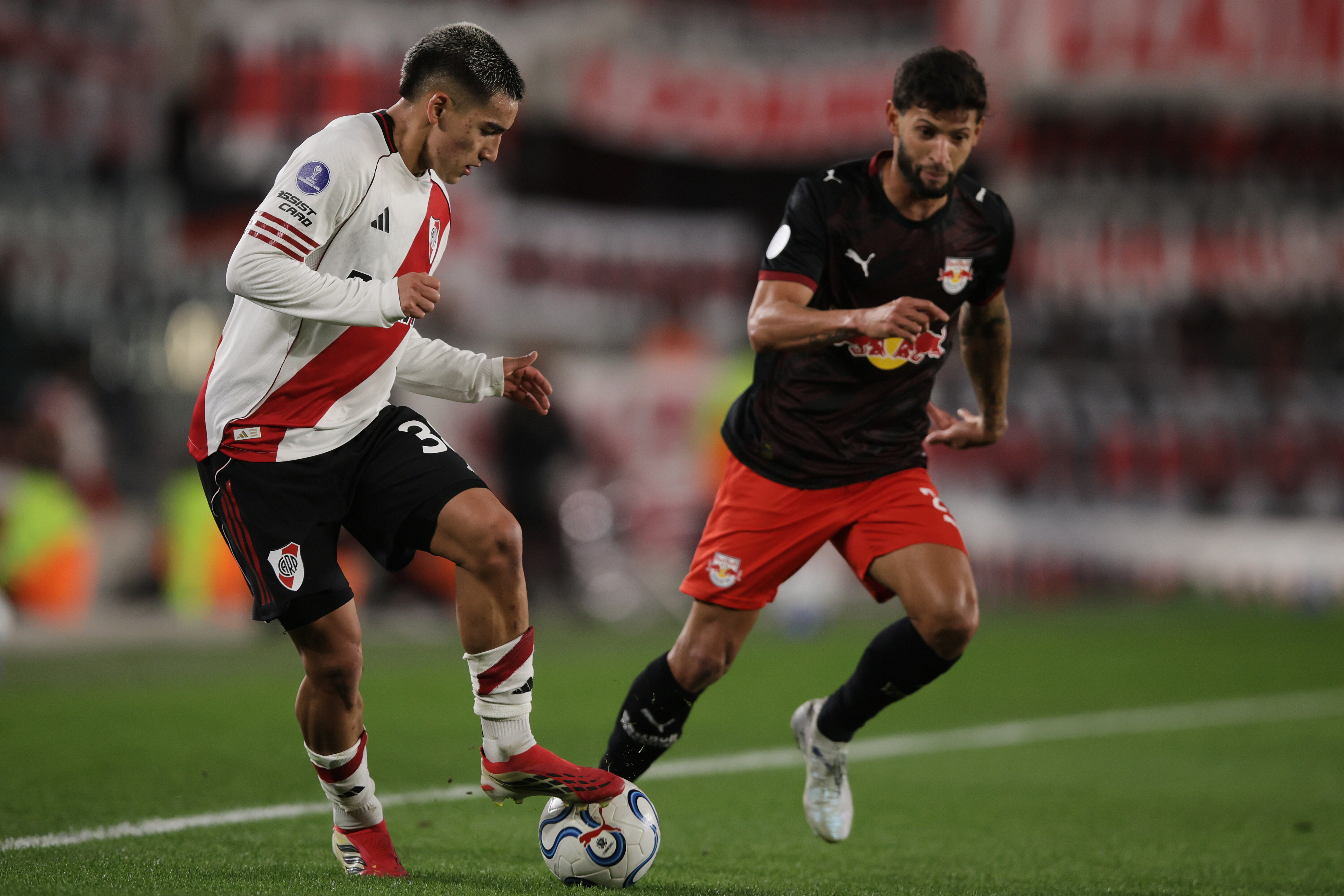 The Buenos Aires side faces the Brazilian squad aiming for three key points to lead the international tournament Buenos Aires, Argentina – May 20, 2026: River Plate faces Red Bull Bragantino for the CONMEBOL Sudamericana group sta...