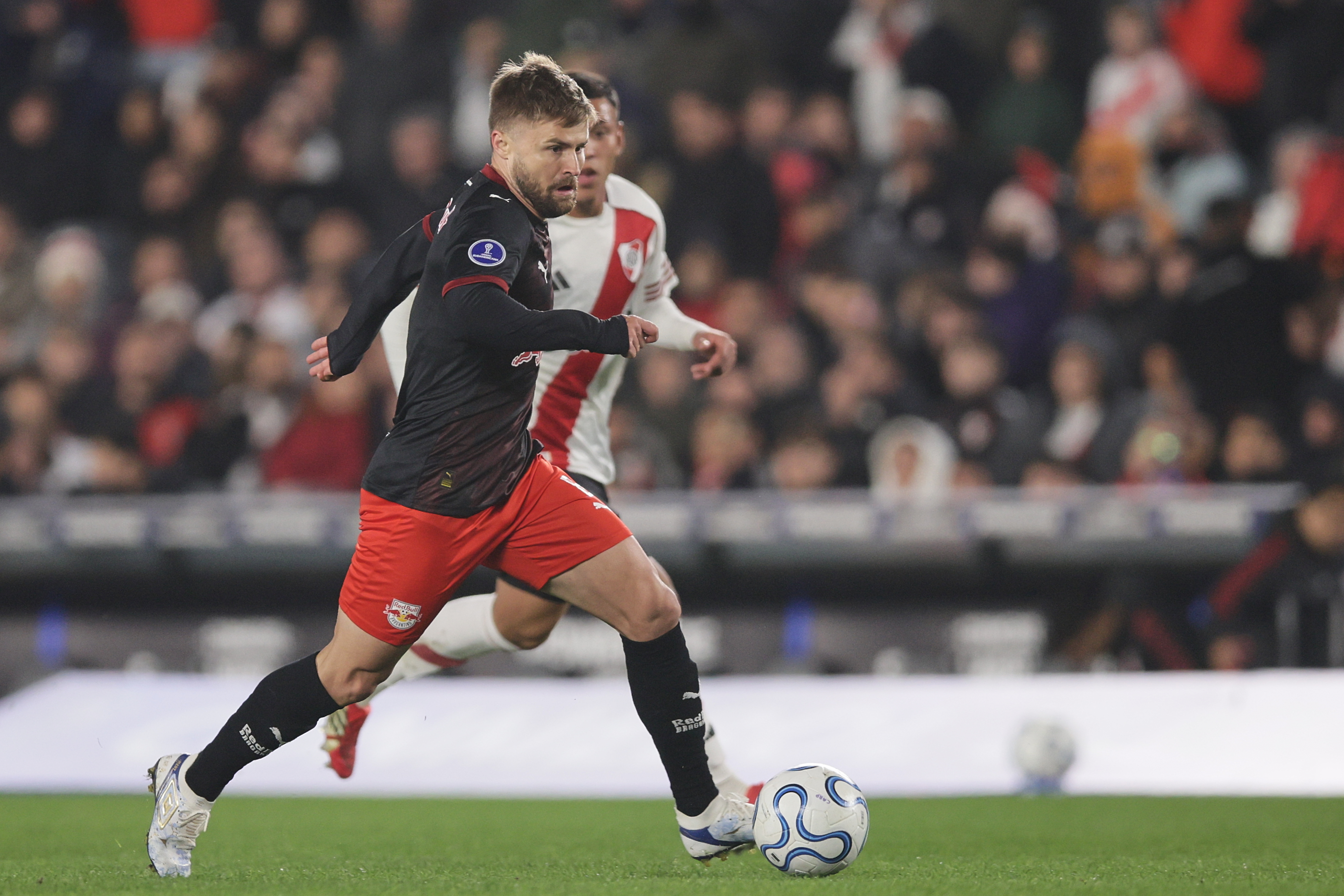 The Buenos Aires side faces the Brazilian squad aiming for three key points to lead the international tournament Buenos Aires, Argentina – May 20, 2026: River Plate faces Red Bull Bragantino for the CONMEBOL Sudamericana group sta...