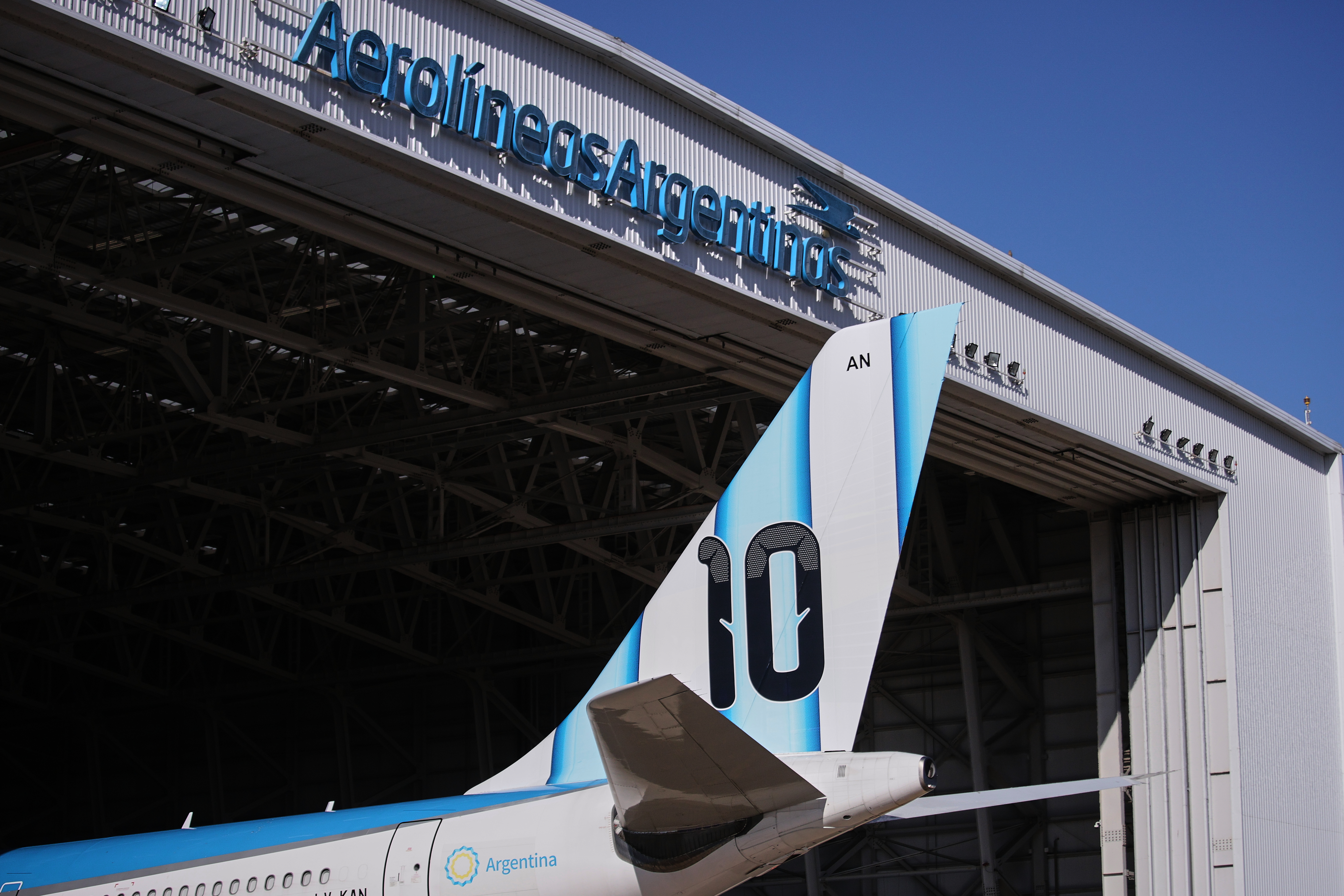MARF8696 ARGENTINA-AFA presenta avión para la selección de futbol MARF8696