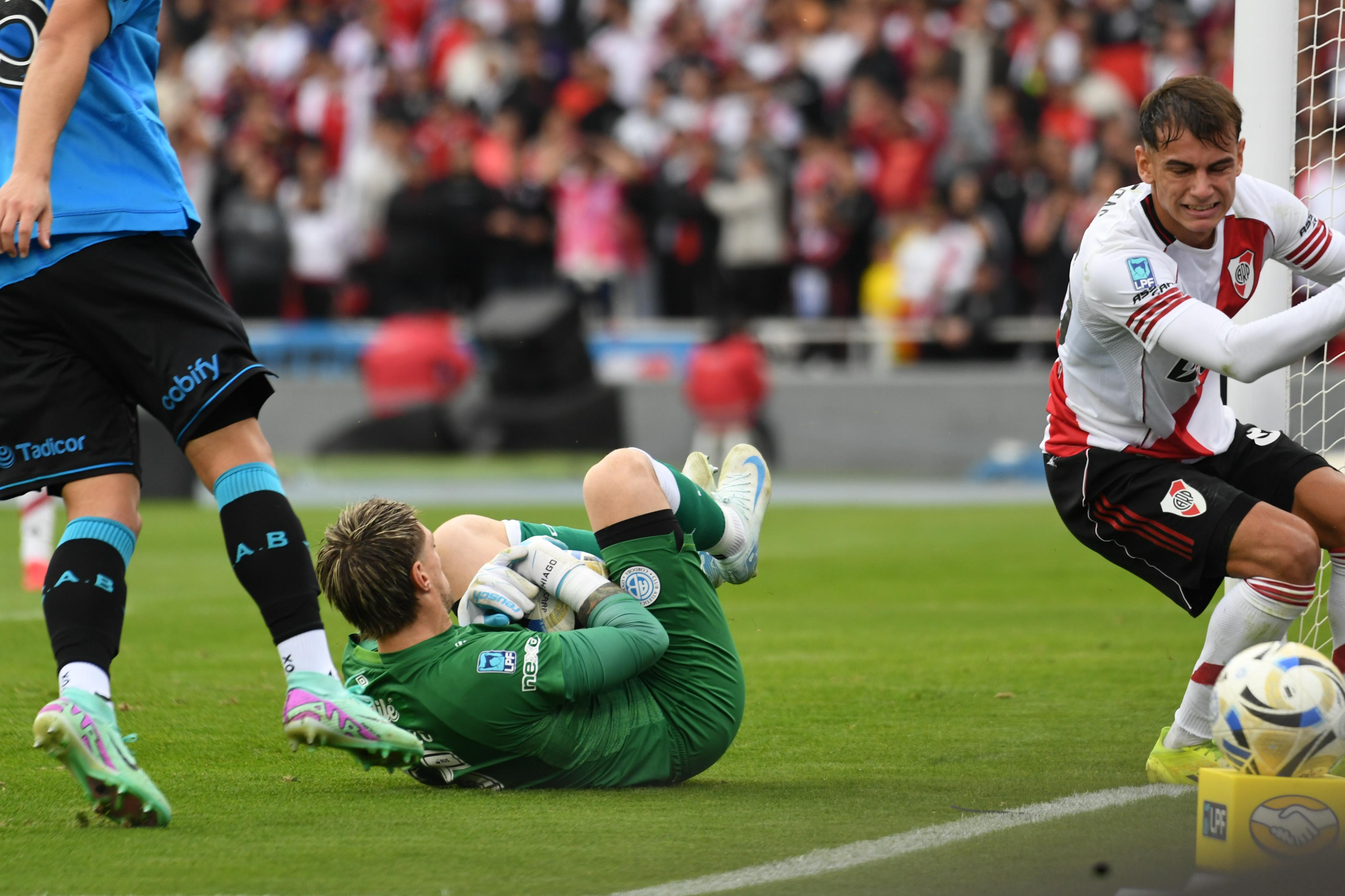 The "Pirata" and the "Millonario" face off in a packed Mario Alberto Kempes Stadium to crown the Argentine football champion Cordoba, Argentina – May 24, 2026: Belgrano and River Plate face off in the Apertura Tournament final of the Professi...
