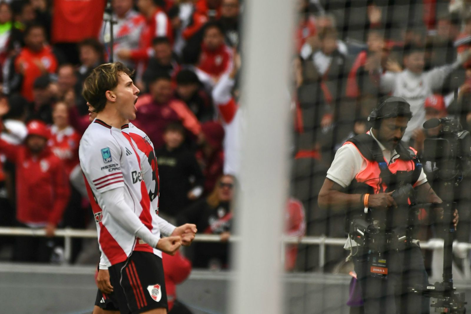 The "Pirata" and the "Millonario" face off in a packed Mario Alberto Kempes Stadium to crown the Argentine football champion Cordoba, Argentina – May 24, 2026: Belgrano and River Plate face off in the Apertura Tournament final of the Professi...