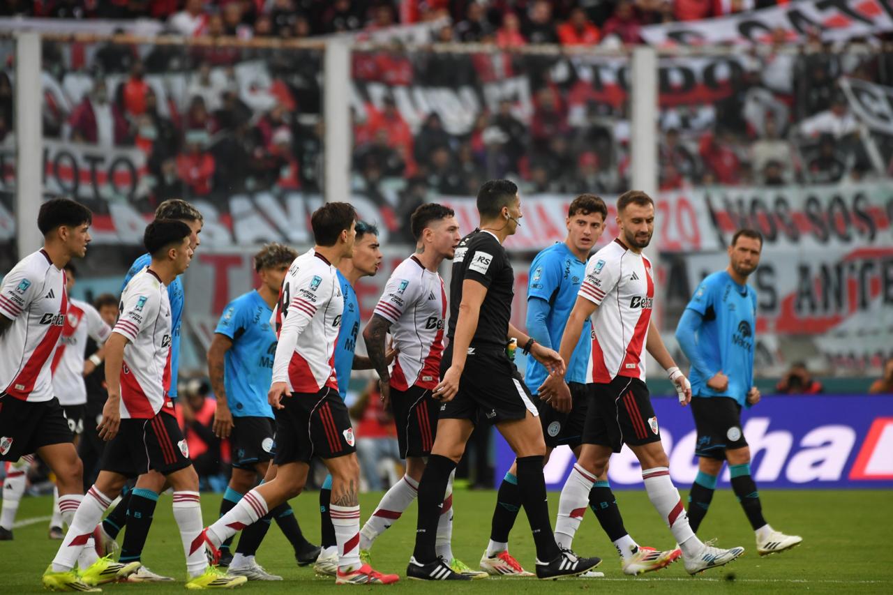 The "Pirata" and the "Millonario" face off in a packed Mario Alberto Kempes Stadium to crown the Argentine football champion Cordoba, Argentina – May 24, 2026: Belgrano wins the aperture championship. Belgrano and River Plate face off in the...