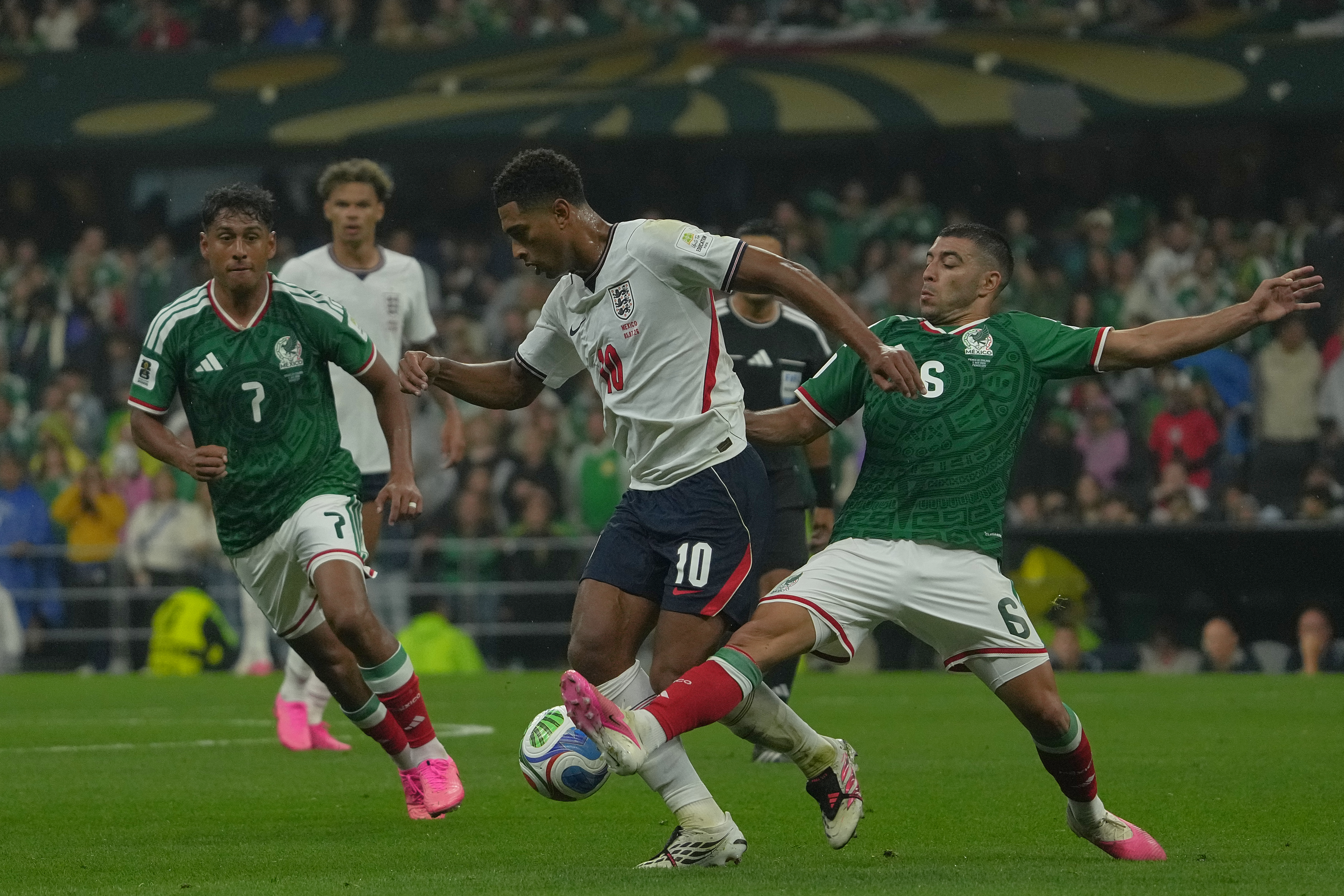 The English midfielder took the field in the World Cup clash against the Mexican national team at the Ciudad de Mexico Stadium Mexico City, Mexico – July 5, 2026: (ARCHIVE PHOTO) English midfielder Jude Bellingham during the match between Engla...